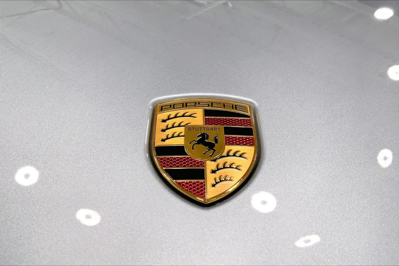 Porsche Taycan снимка Porsche Taycan