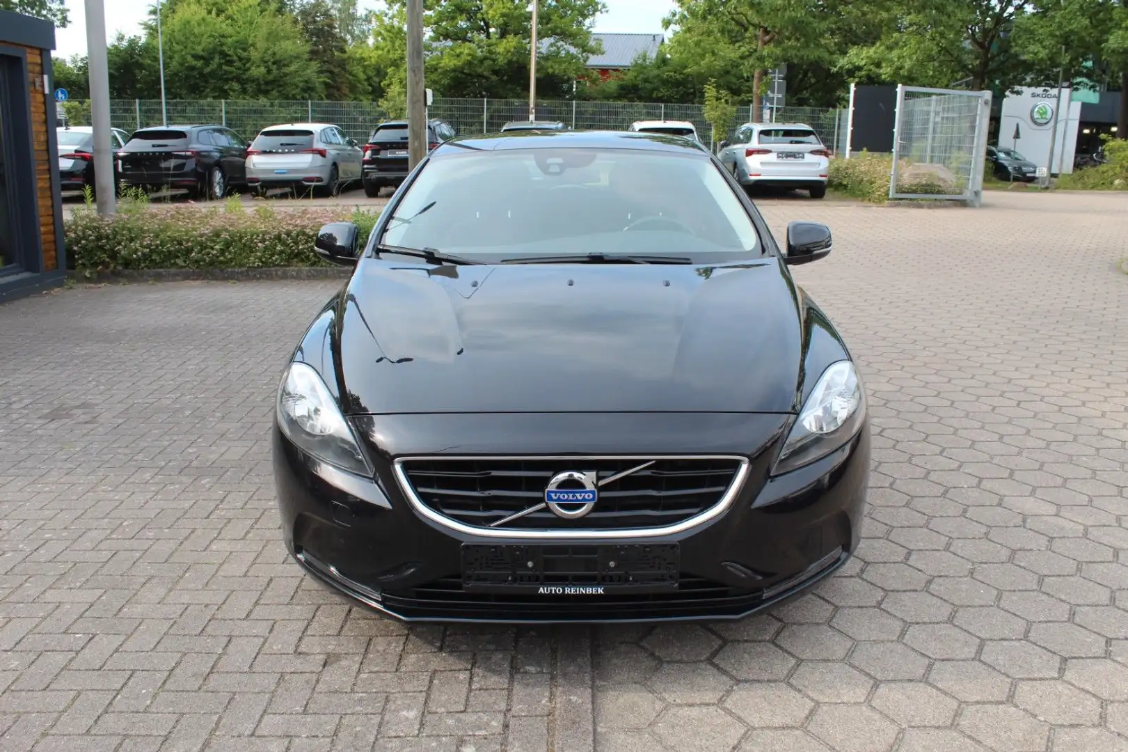 Volvo V40 2.0 D3 Automatik Momentum Schwarz - 2
