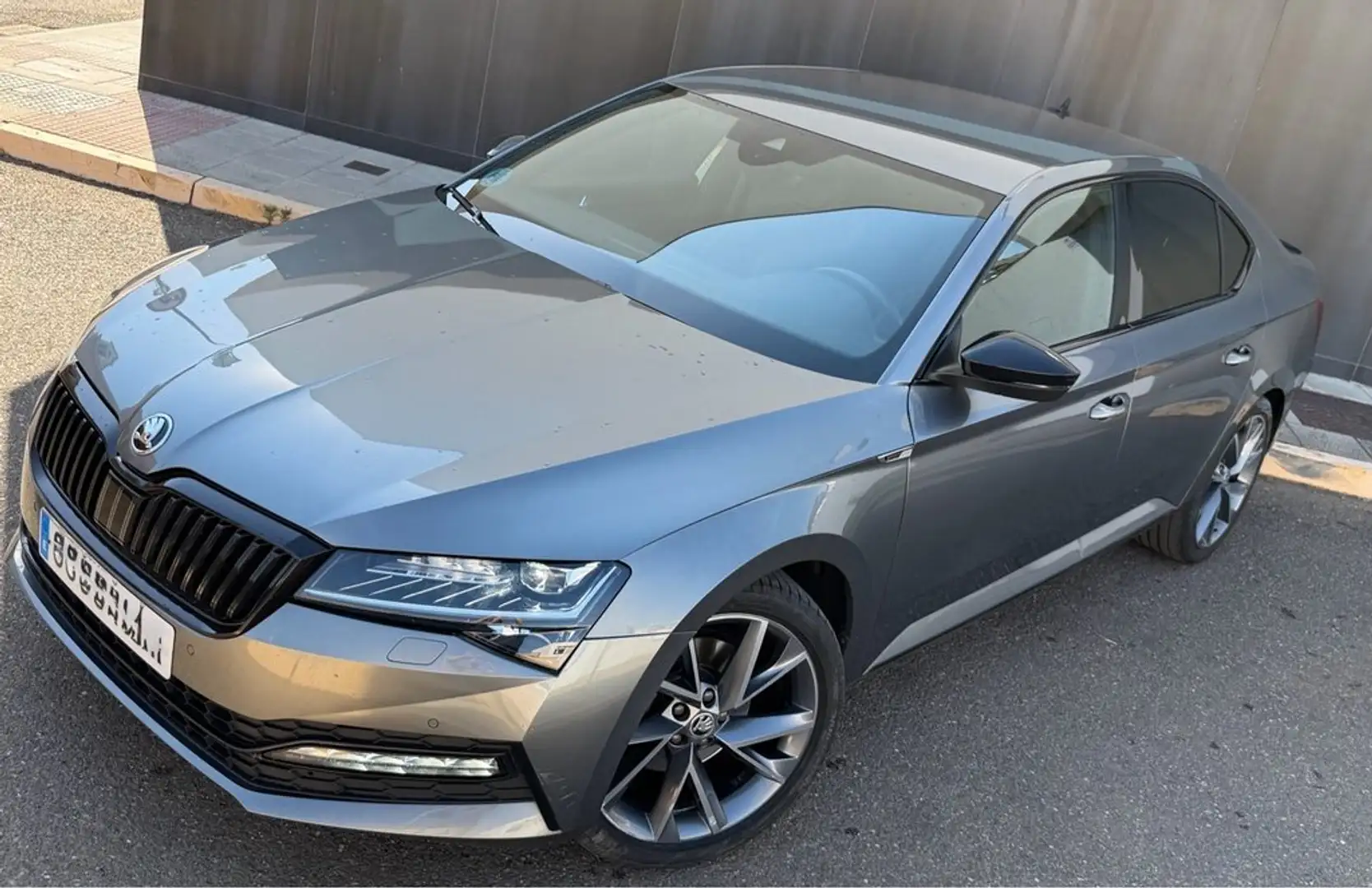 Skoda Superb 2.0TDI AdBlue SportLine DSG 110kW Gris - 2