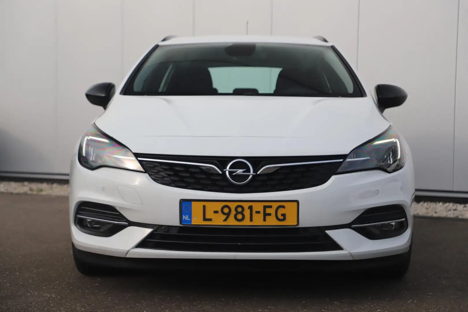 Opel Astra Sports Tourer 1.4 Edition 146PK Automaat Navigatie Alb - 2