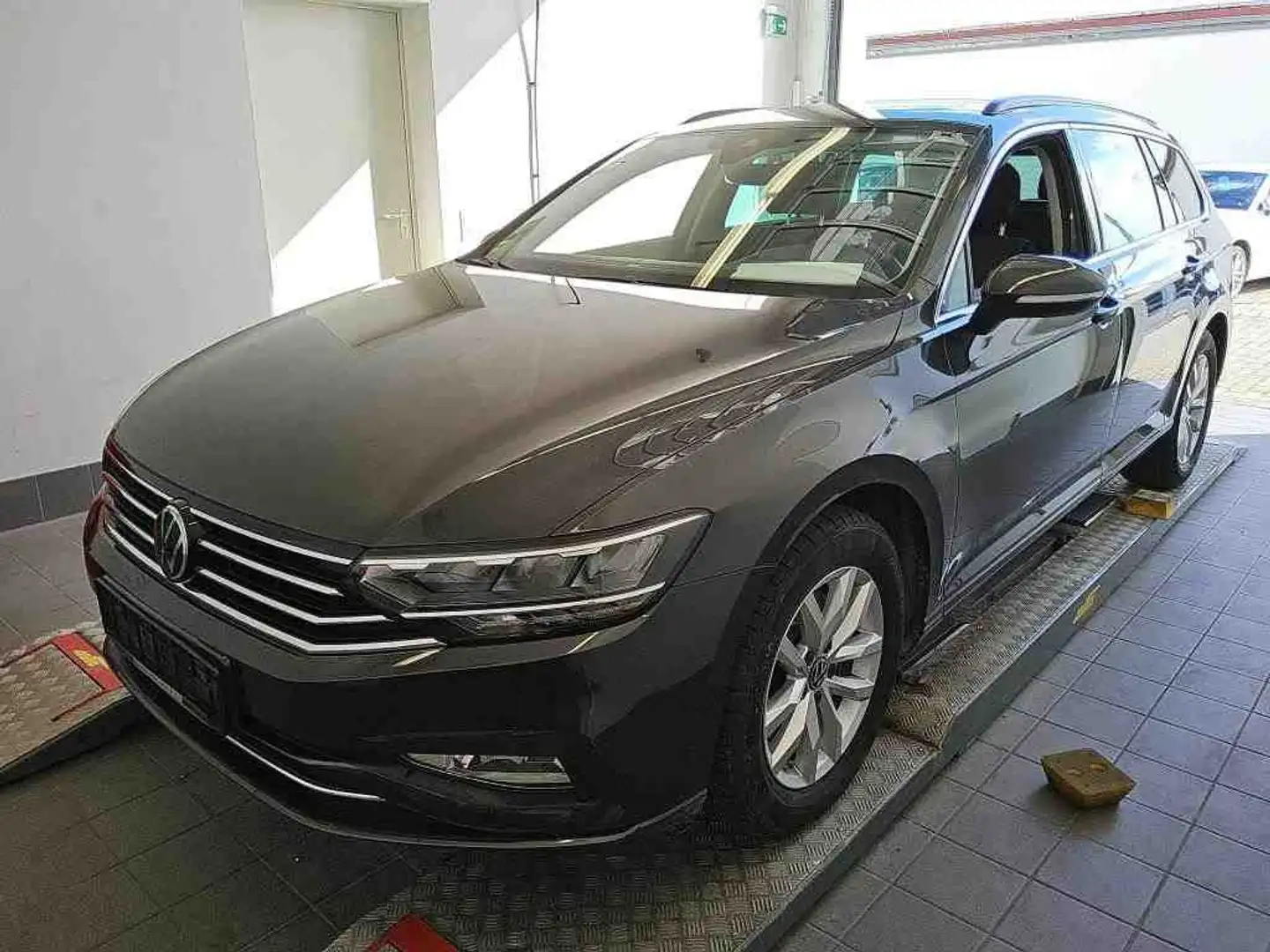Volkswagen Passat Variant 1.5 TSI DSG BUSINESS *AHK *LED *ACC *NAVI *SHZ *A Gris - 2