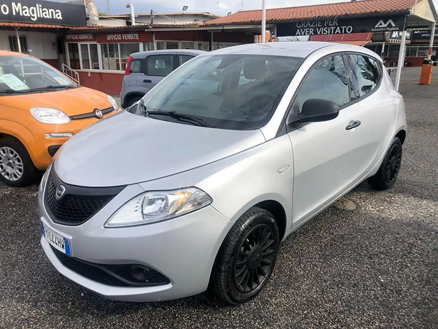 Lancia Ypsilon 1.2 Gold ecochic Gpl 69cv my16 Plateado - 2
