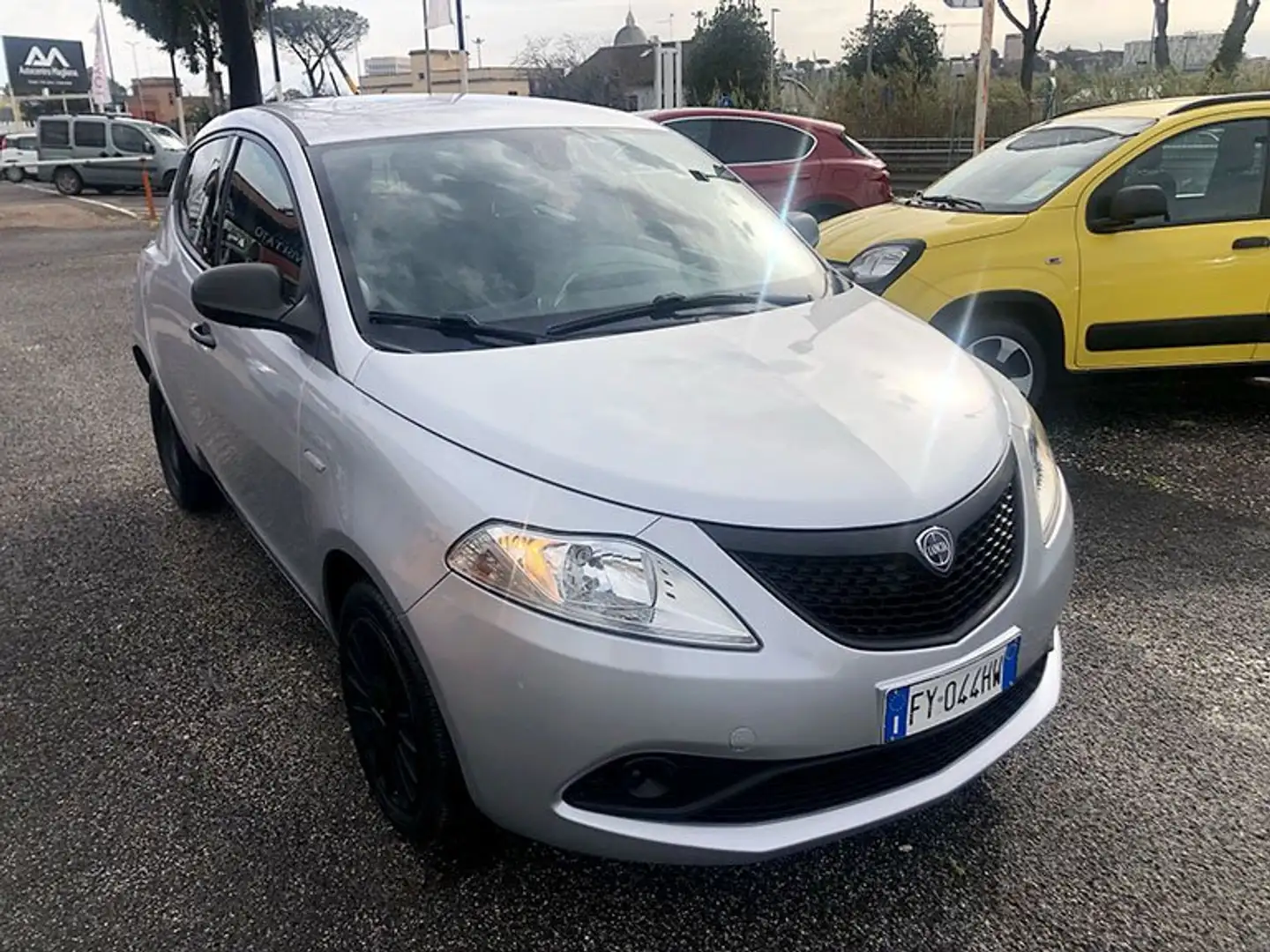 Lancia Ypsilon 1.2 Gold ecochic Gpl 69cv my16 Plateado - 1