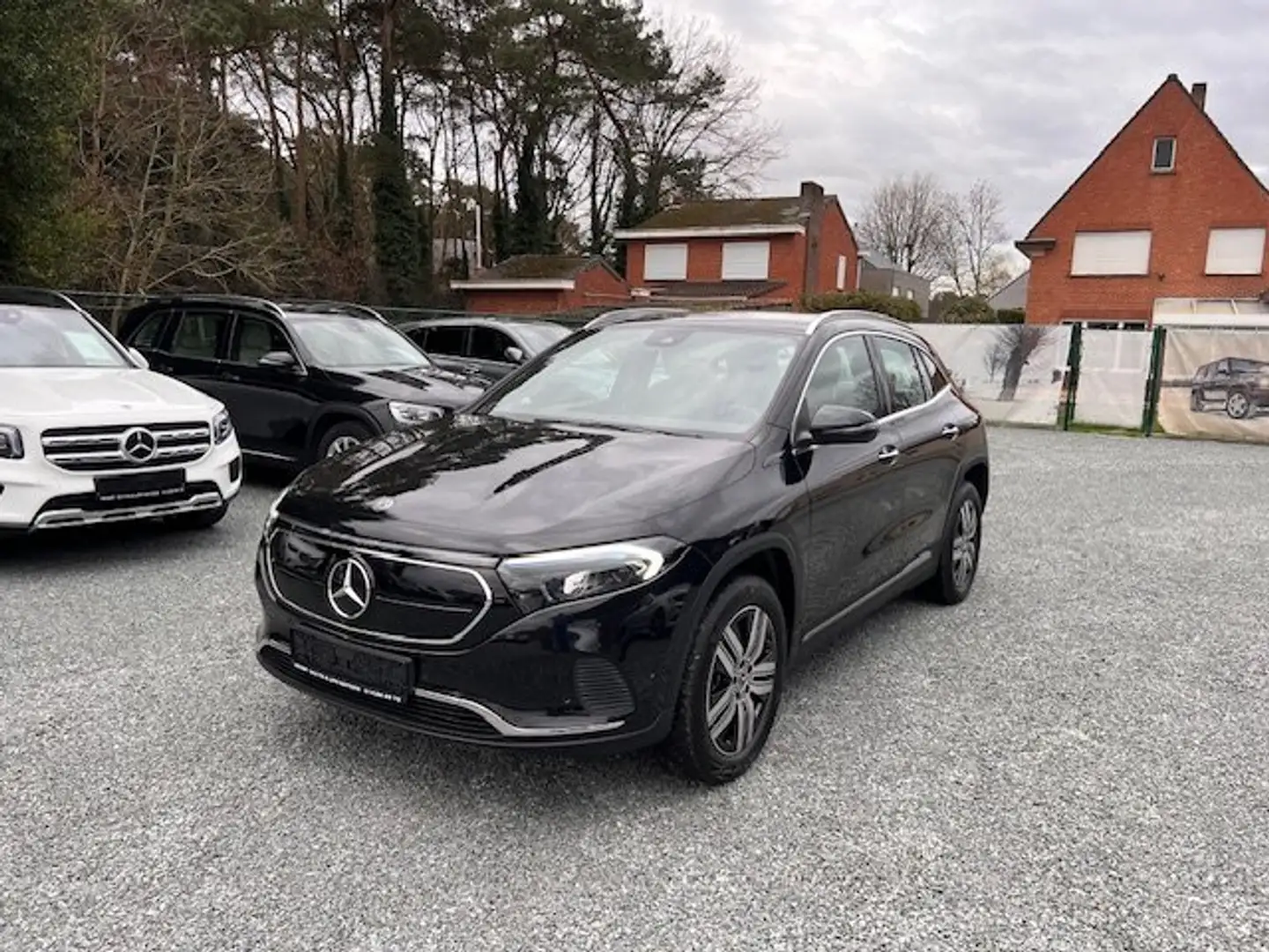 Mercedes-Benz EQA 300 4 matic Zwart - 1