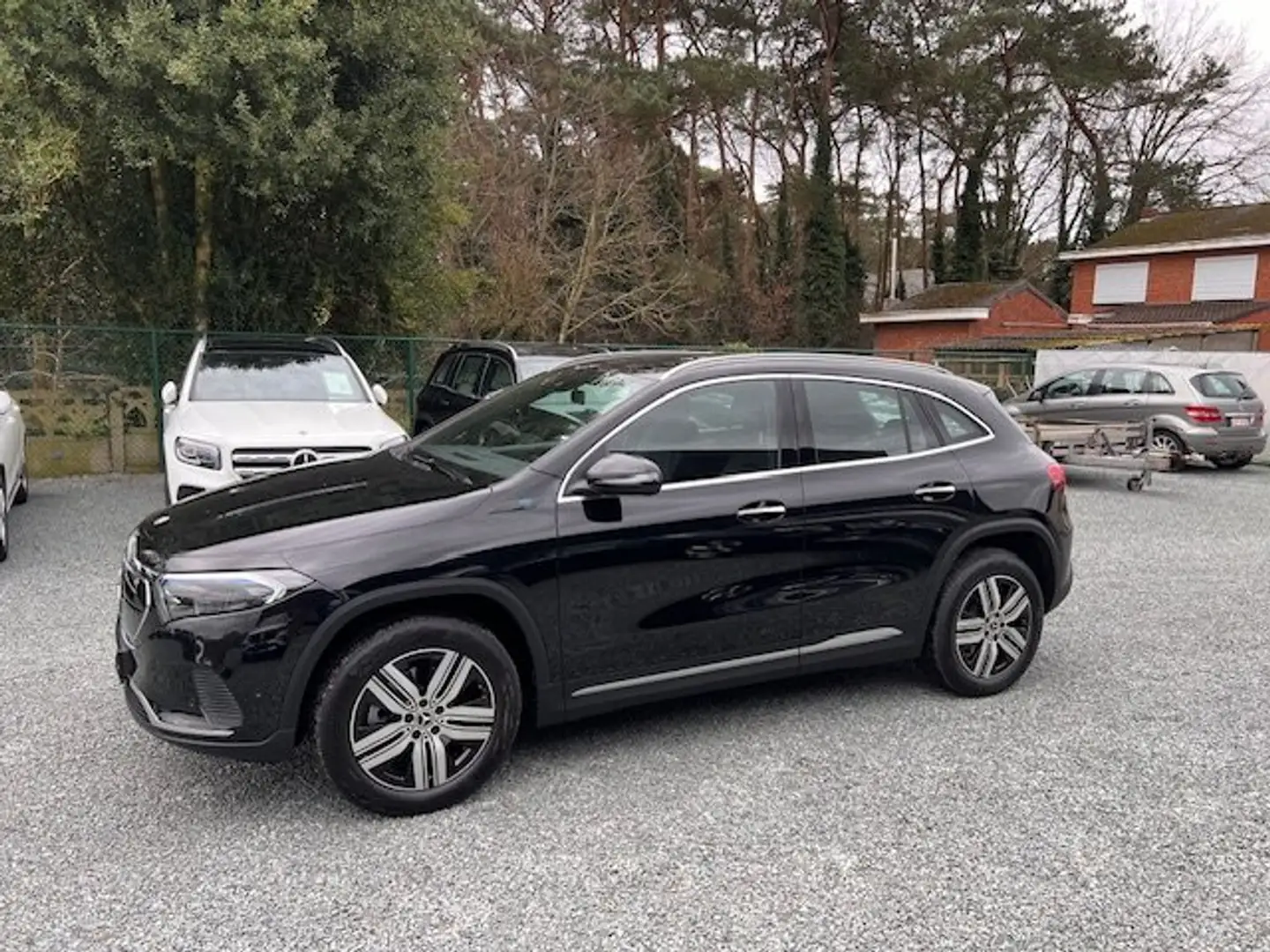 Mercedes-Benz EQA 300 4 matic Zwart - 2