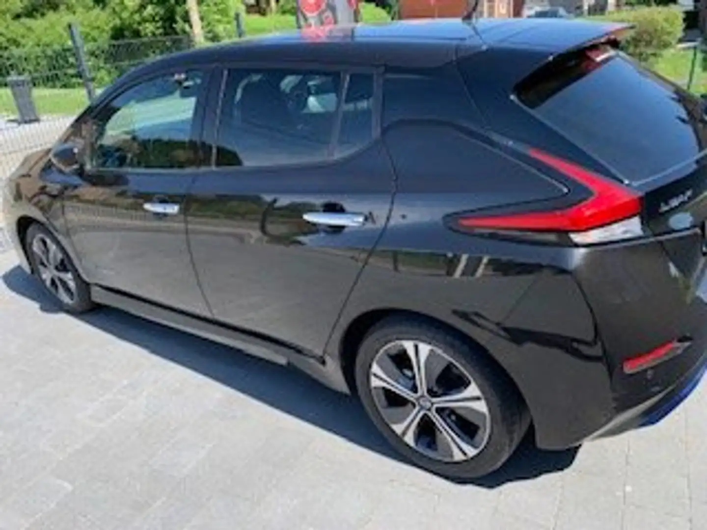 Nissan Leaf 40 kWh N-Connecta (EU6.2) Zwart - 2