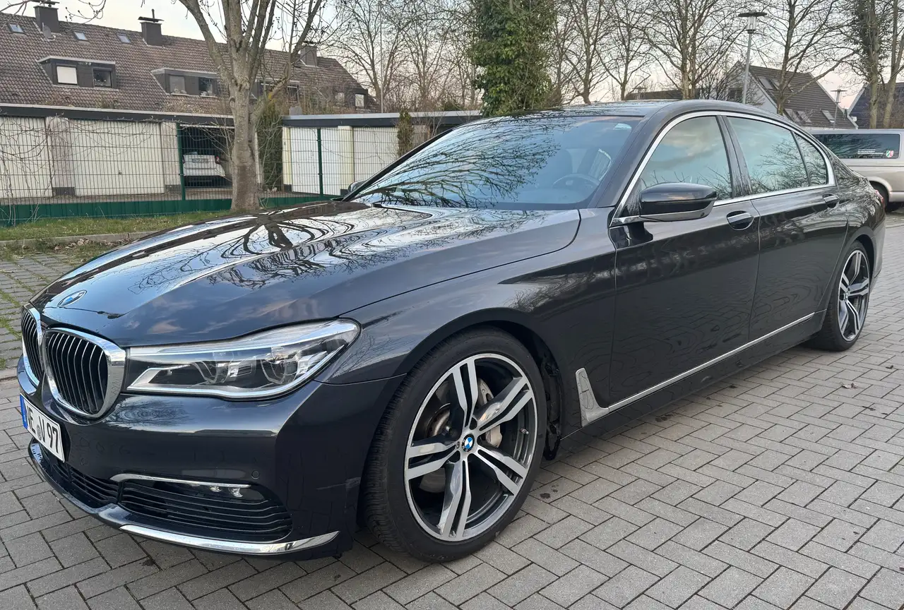 BMW 730