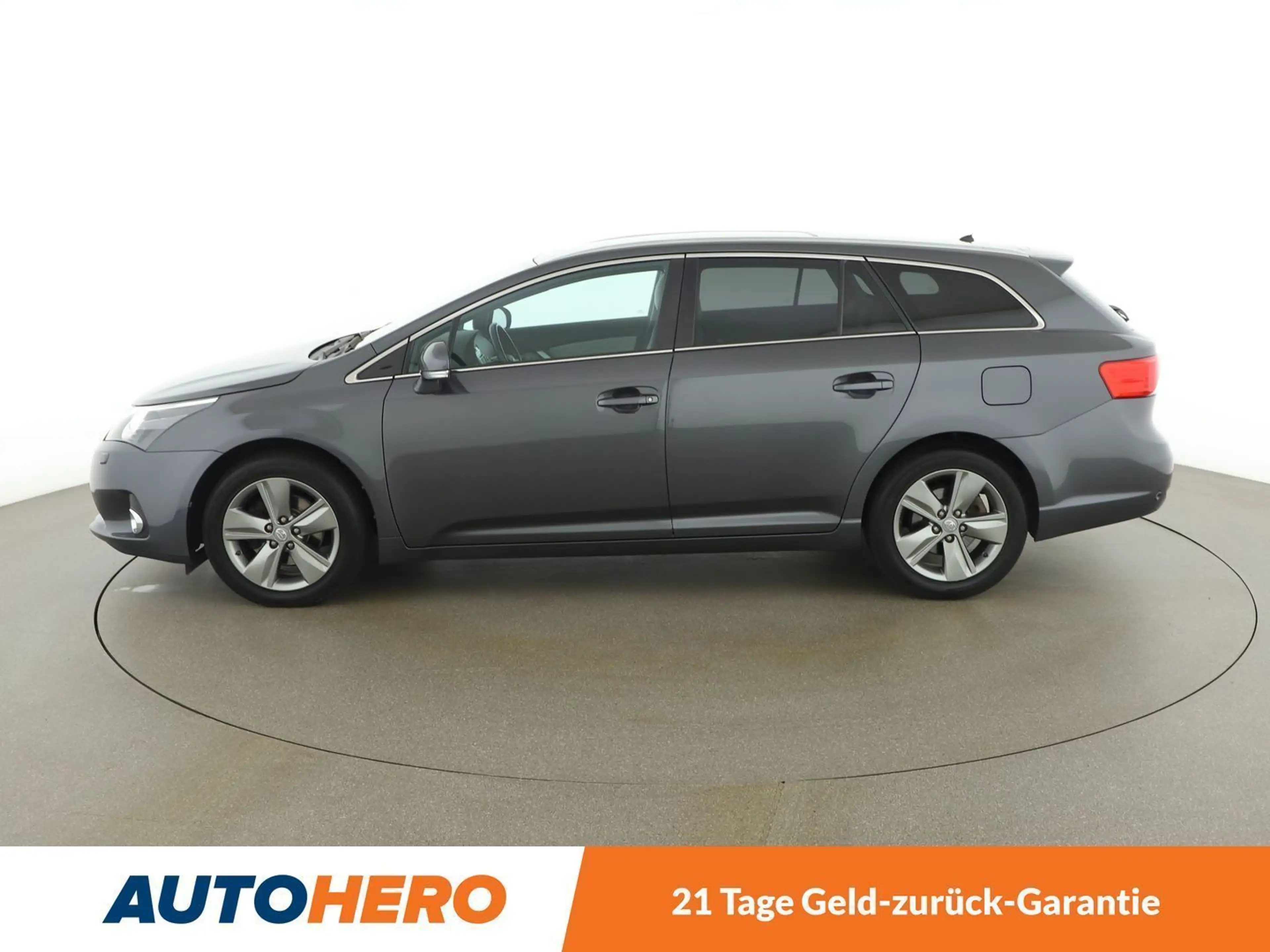 Toyota Avensis 2.0 D-4D Premium *XENON*PANO*NAVI*CAM* — photo 3