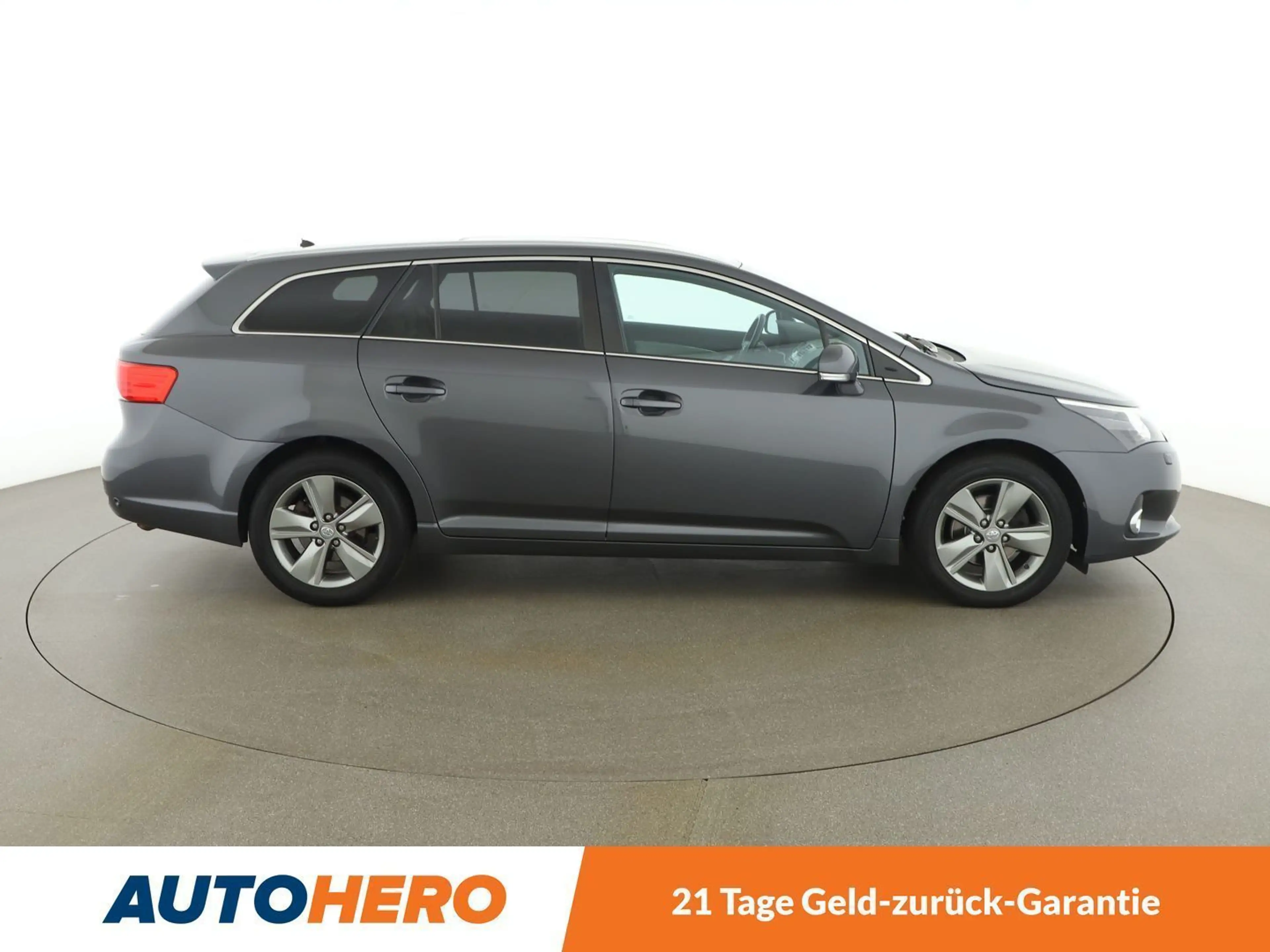 Toyota Avensis 2.0 D-4D Premium *XENON*PANO*NAVI*CAM* — photo 7