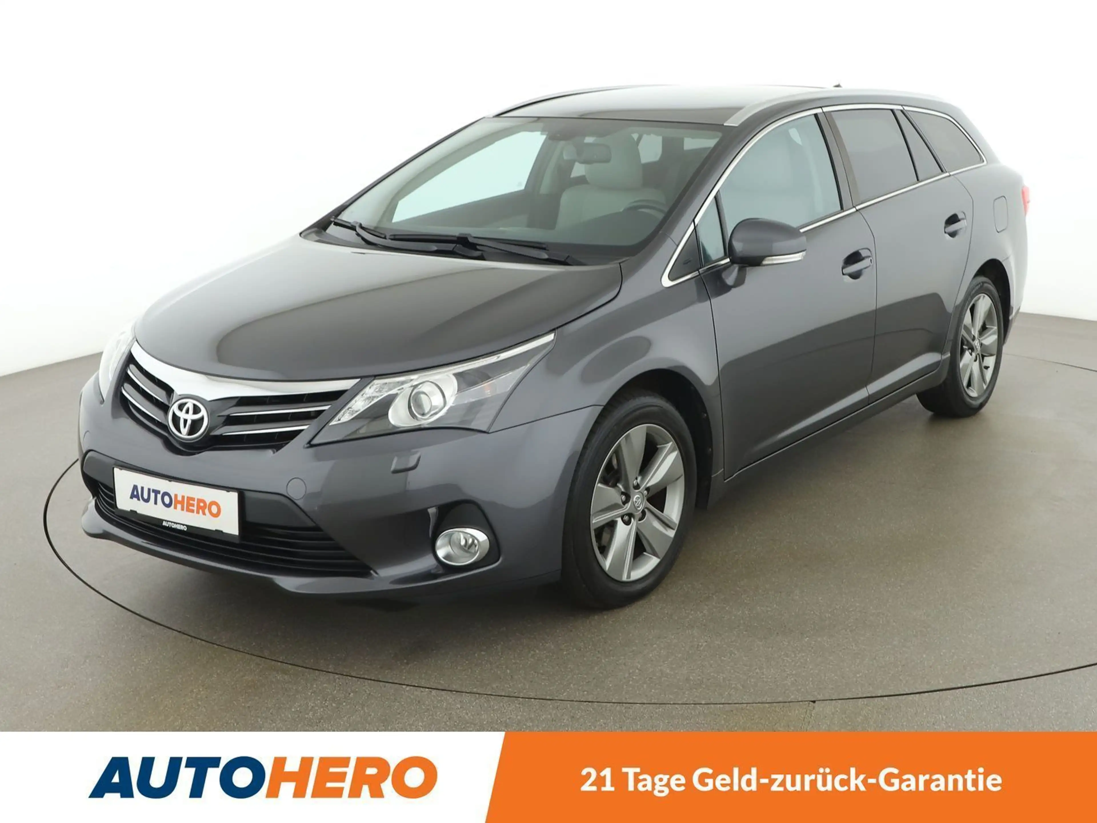 Toyota Avensis 2.0 D-4D Premium *XENON*PANO*NAVI*CAM*
