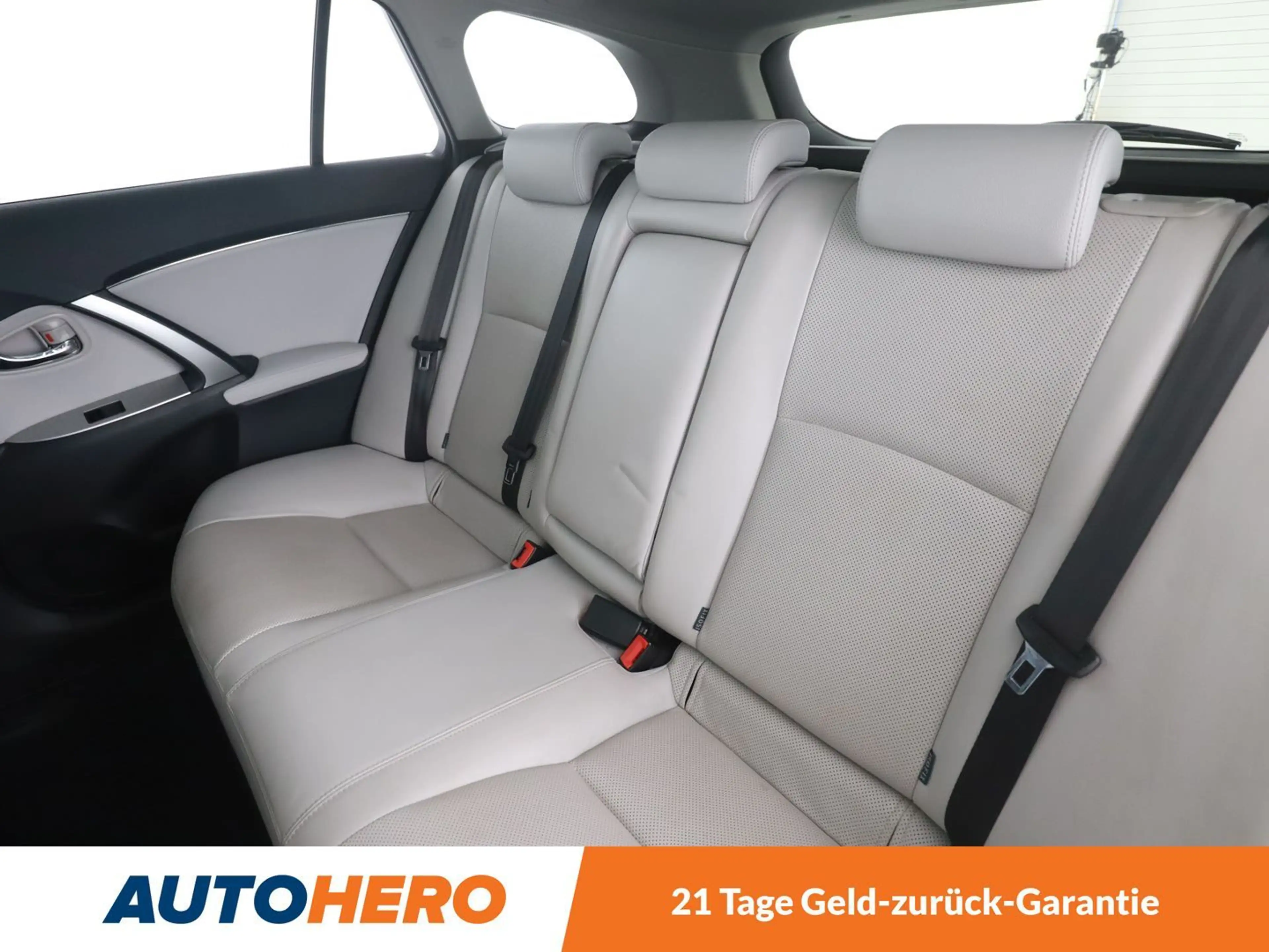 Toyota Avensis 2.0 D-4D Premium *XENON*PANO*NAVI*CAM* — photo 14
