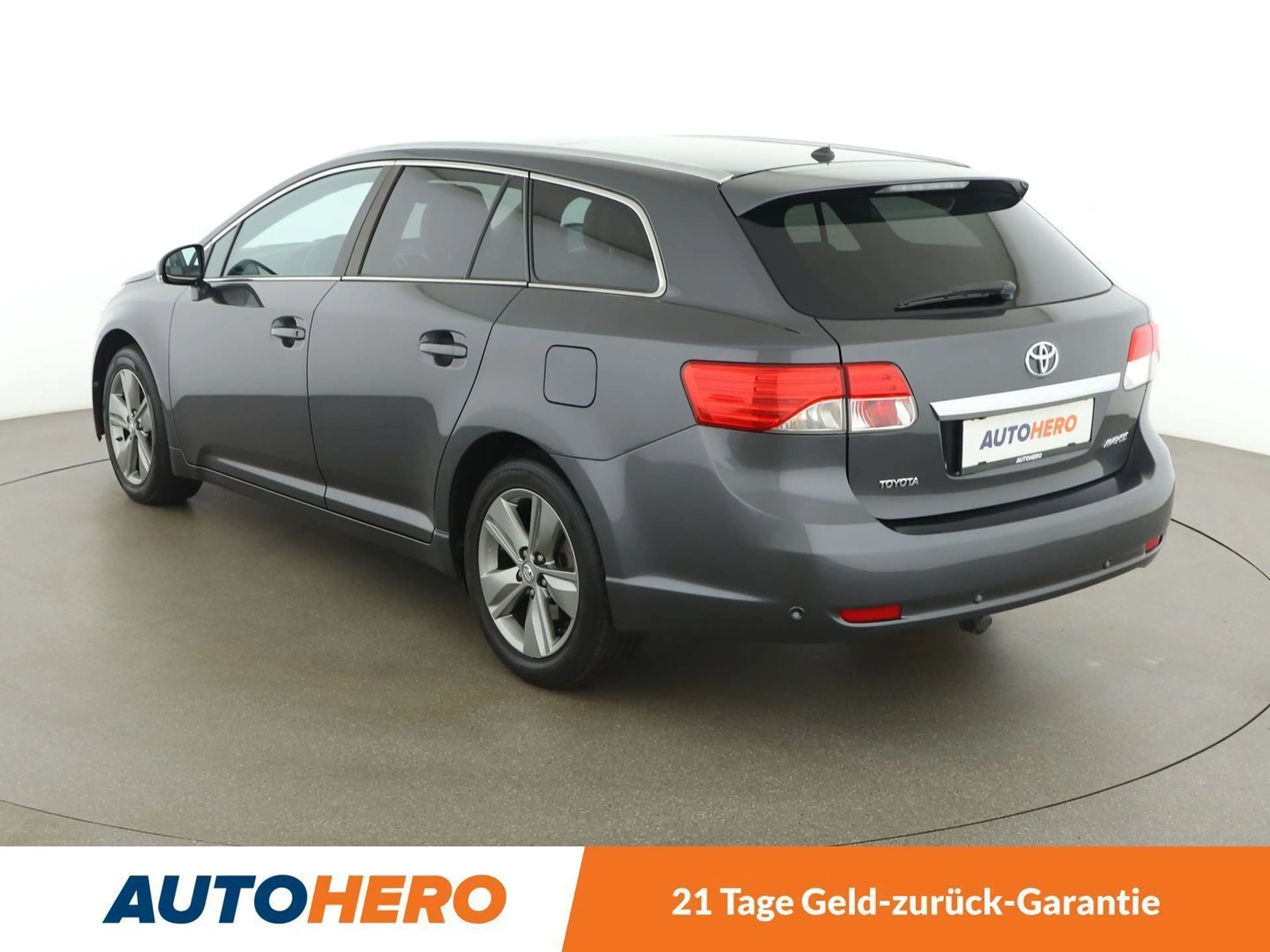 Toyota Avensis 2.0 D-4D Premium *XENON*PANO*NAVI*CAM* — photo 4