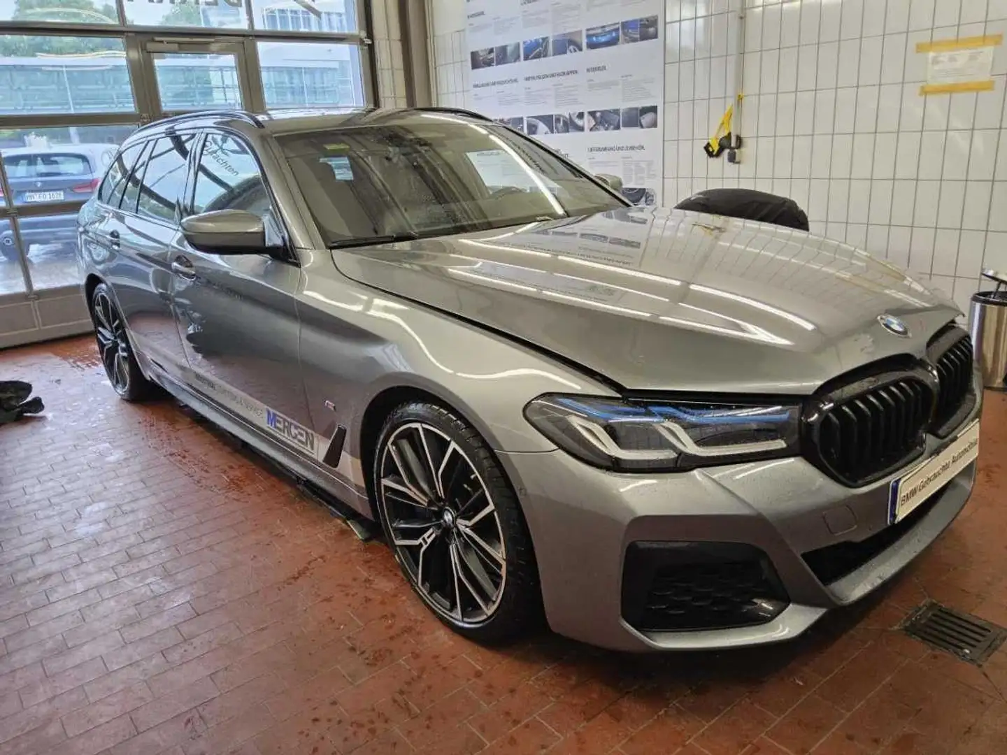 BMW 540 d xDrive Touring M Sport Pro | Massage | AHK Gris - 2
