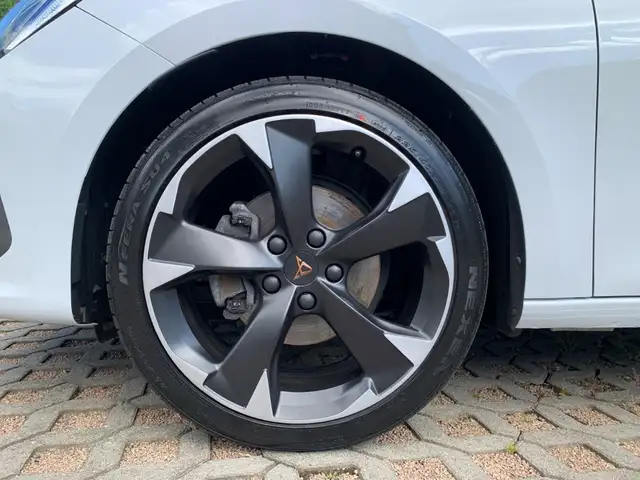 Cupra Leon view 13