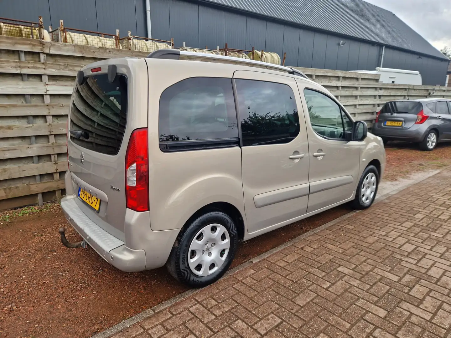 Peugeot Partner Tepee 1.6 VTi XT Executive Beige - 2