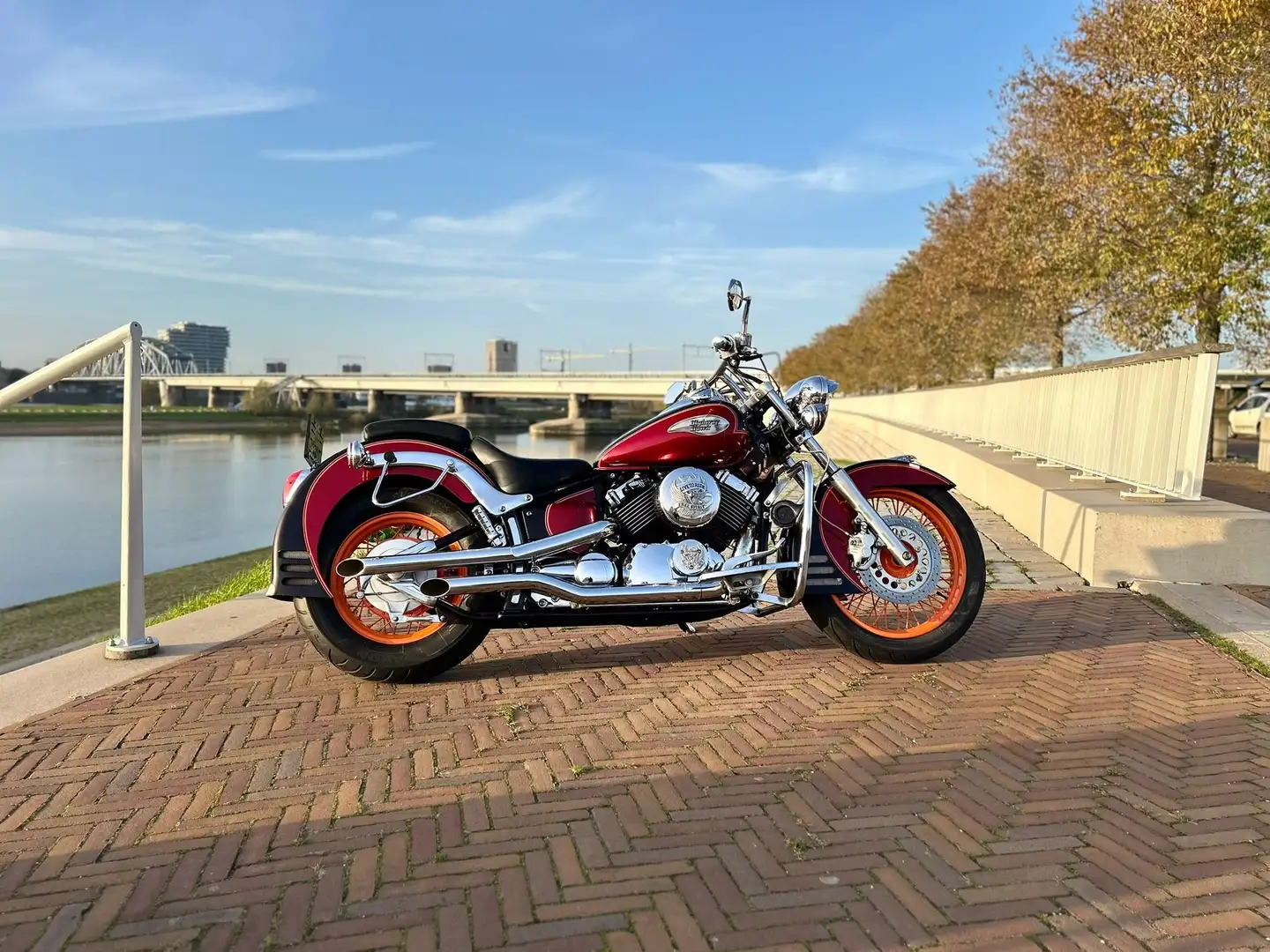 Yamaha XVS 650 Dragstar Custum Made Indian Style. Rood - 1