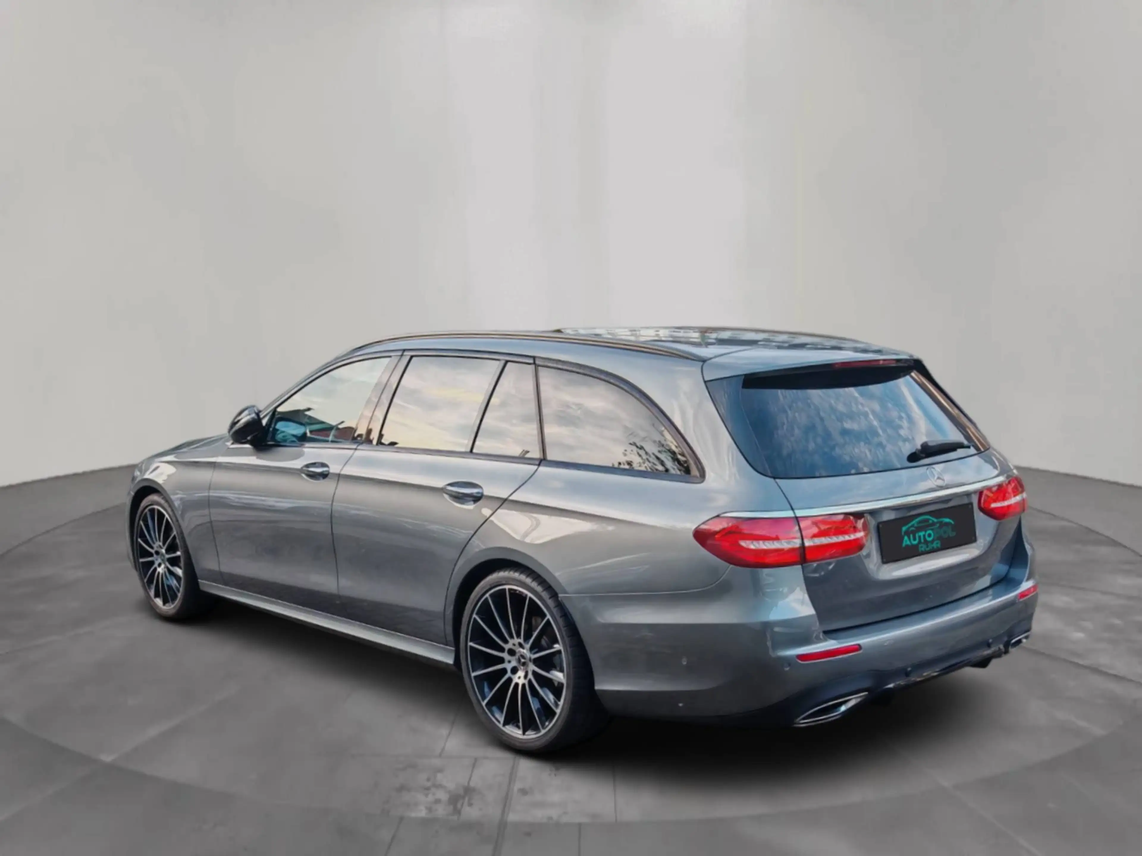 Mercedes-Benz E 220 d 4M T AMG Pano Memory ACC Keyless HUD AHK — photo 3