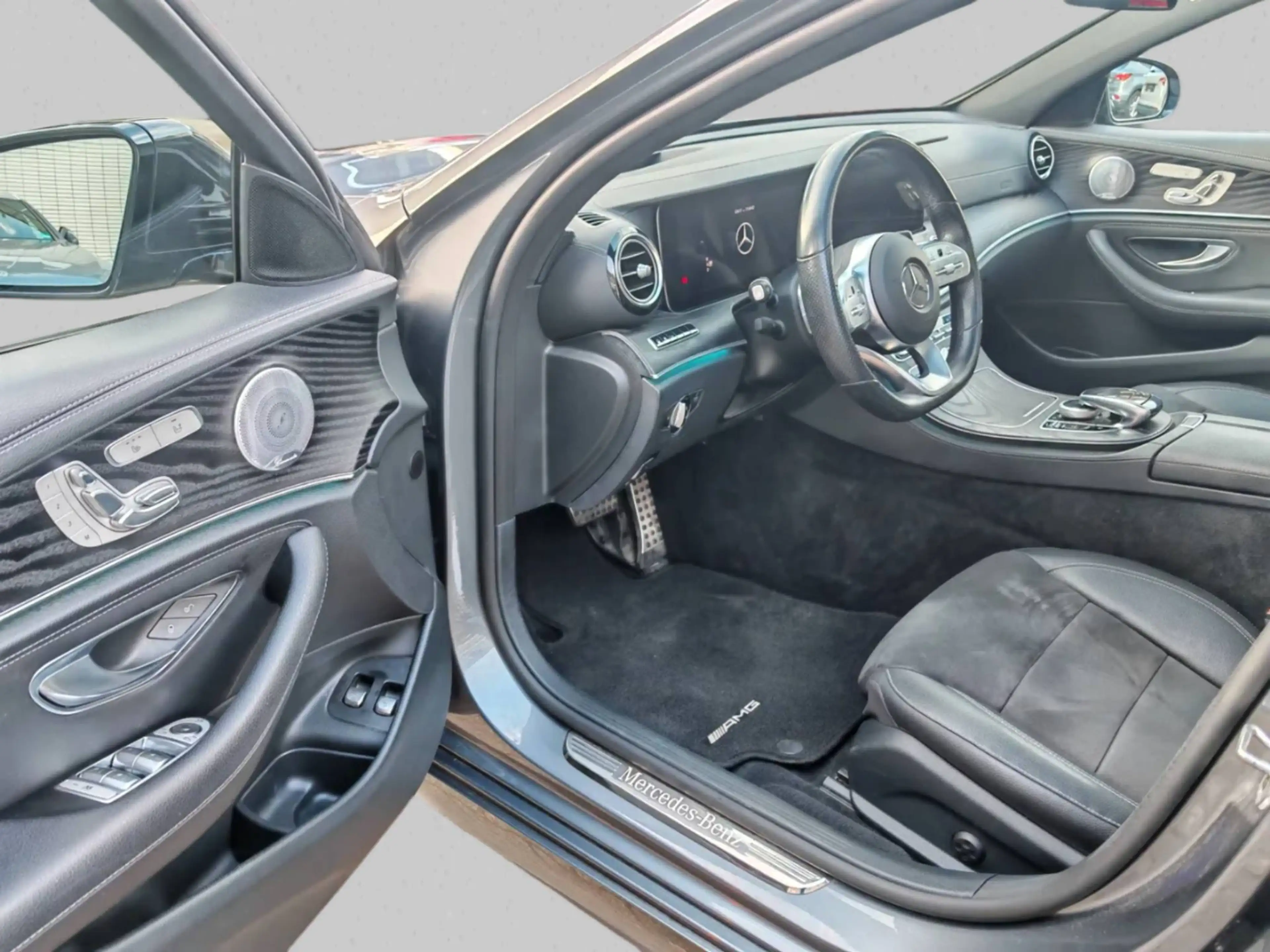 Mercedes-Benz E 220 d 4M T AMG Pano Memory ACC Keyless HUD AHK — photo 11