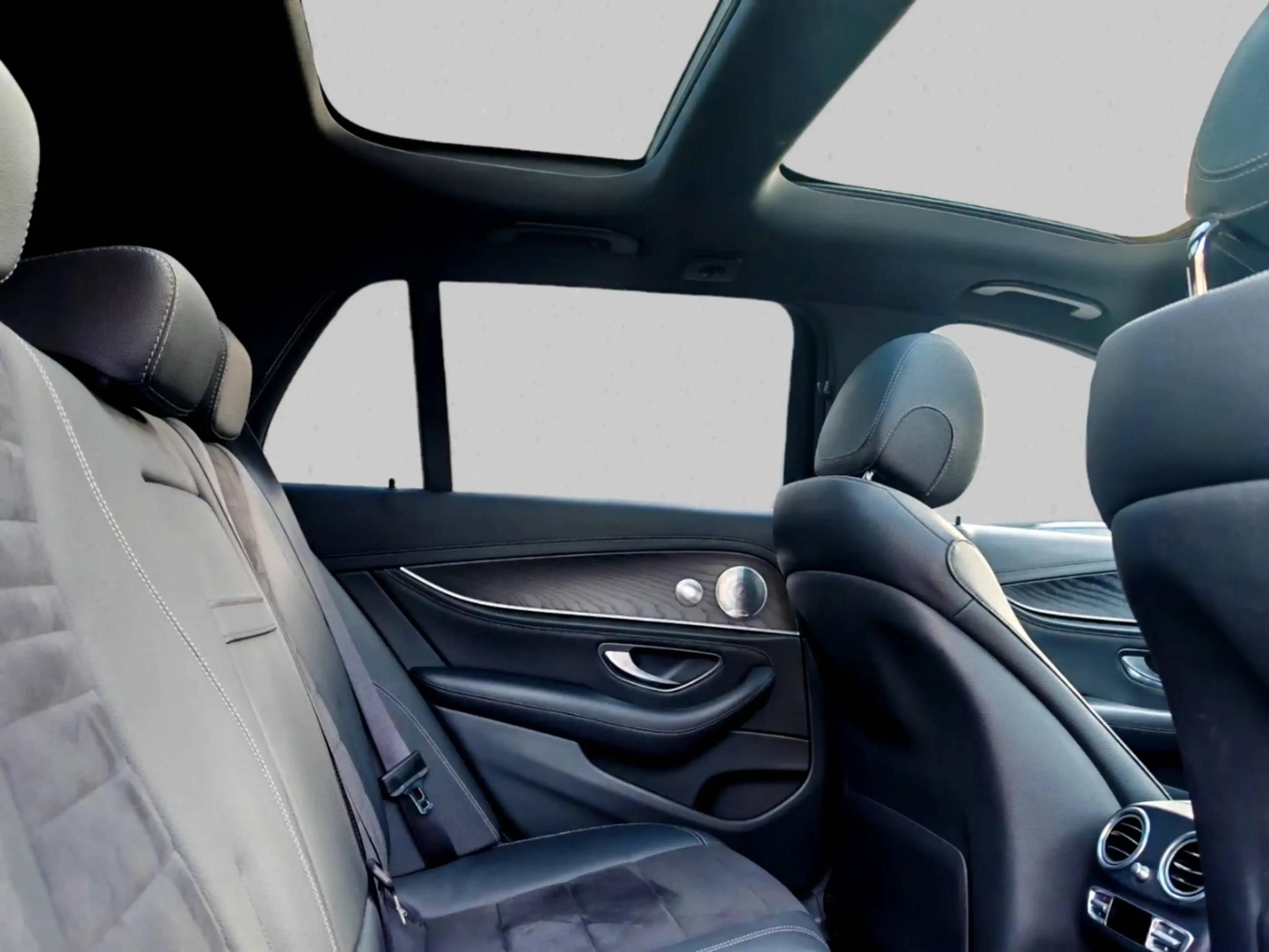 Mercedes-Benz E 220 d 4M T AMG Pano Memory ACC Keyless HUD AHK — photo 15