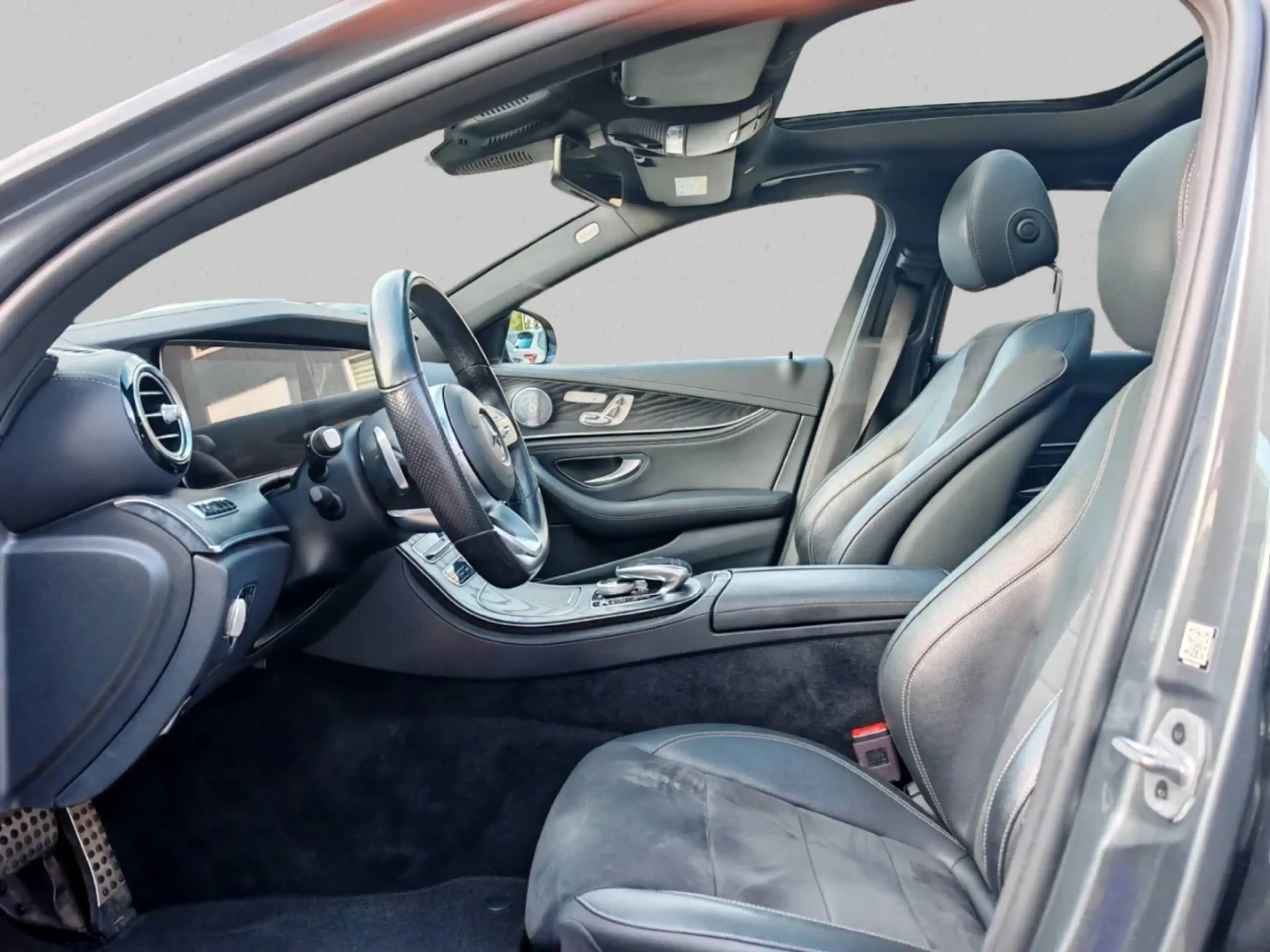 Mercedes-Benz E 220 d 4M T AMG Pano Memory ACC Keyless HUD AHK — photo 10