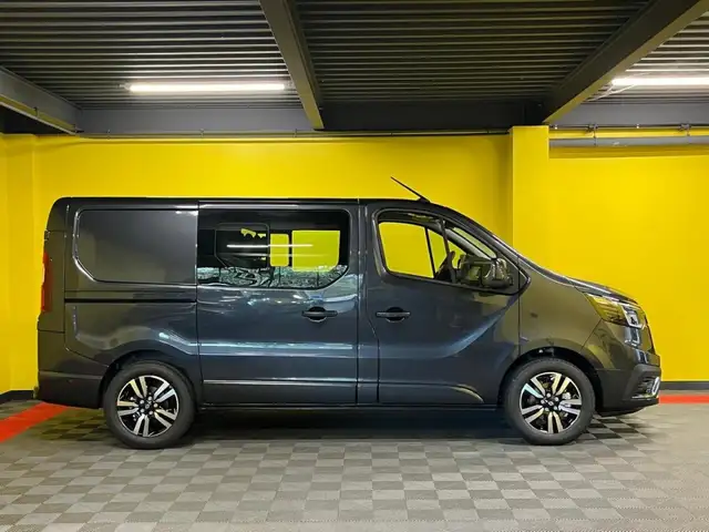 Renault Trafic view 4
