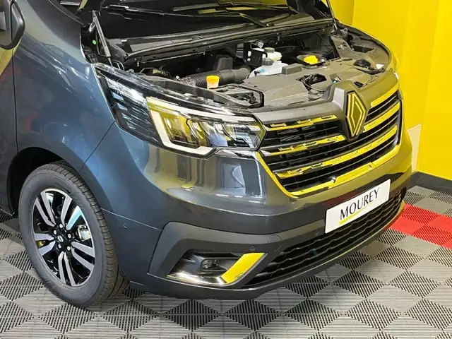 Renault Trafic view 3