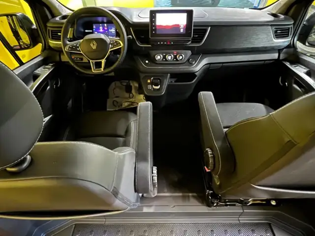 Renault Trafic view 2