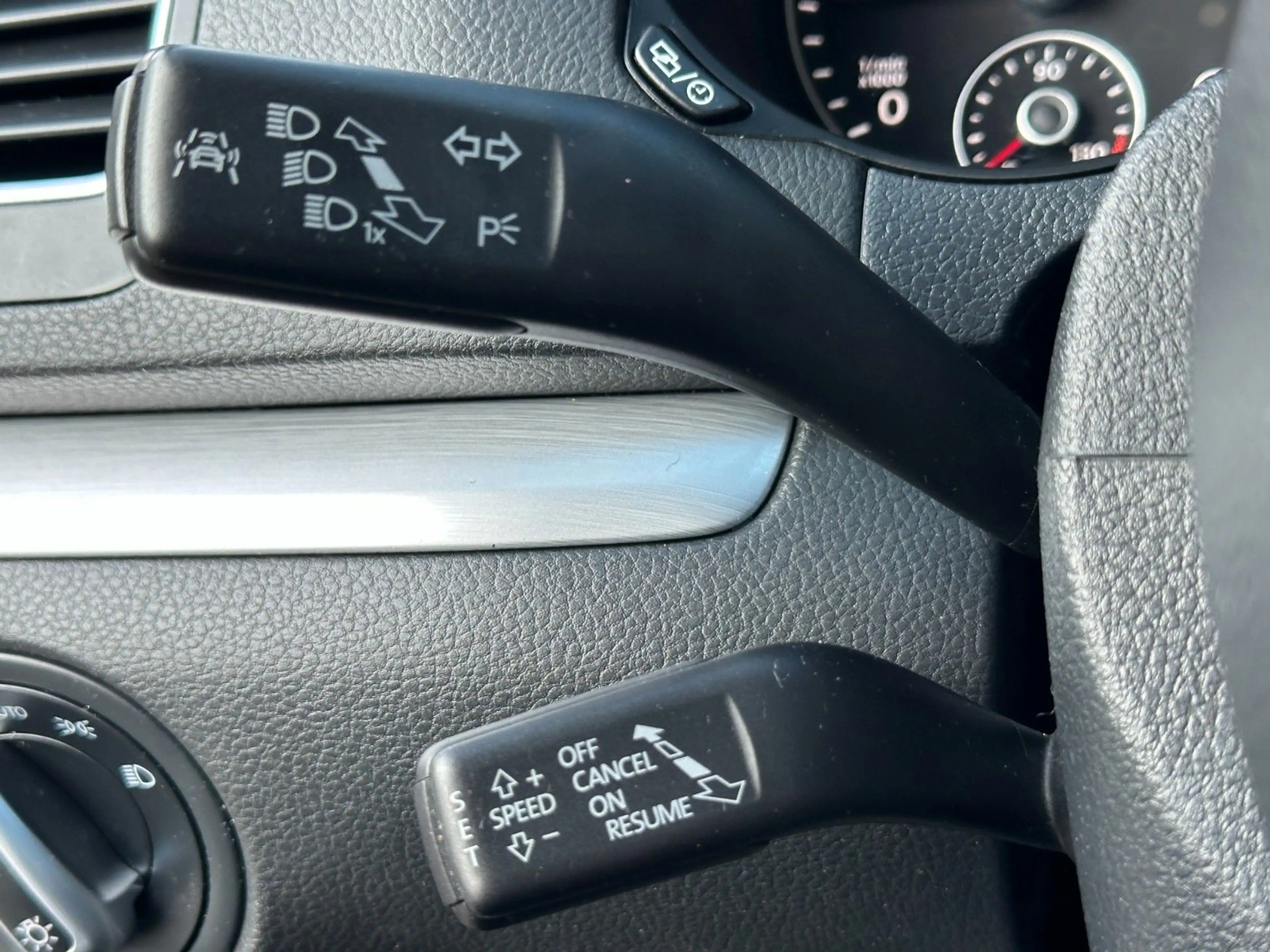 Volkswagen Sharan Highline BMT 7-SITZE AHK RFK SHZ LEDER — photo 28