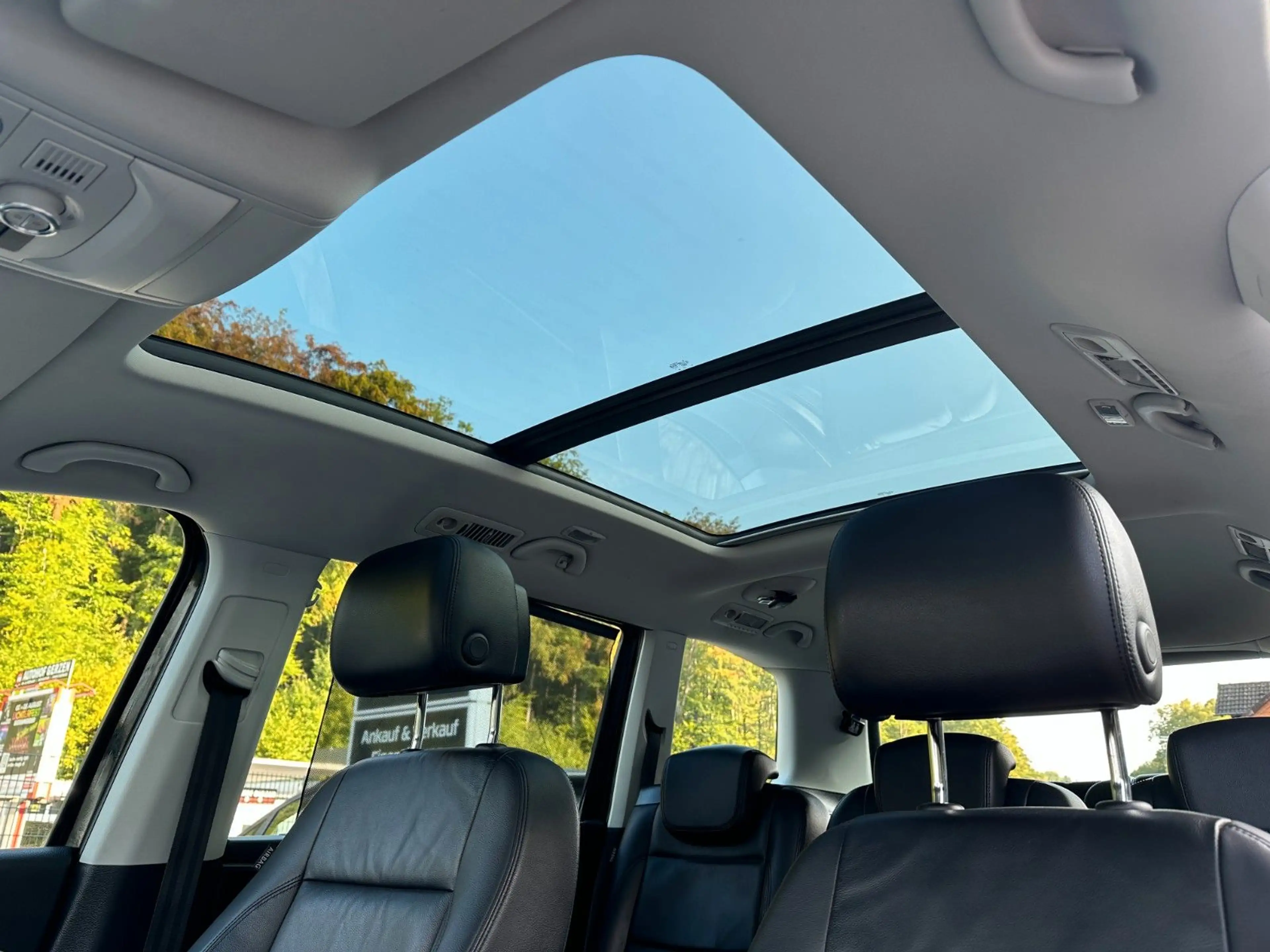 Volkswagen Sharan Highline BMT 7-SITZE AHK RFK SHZ LEDER — photo 21