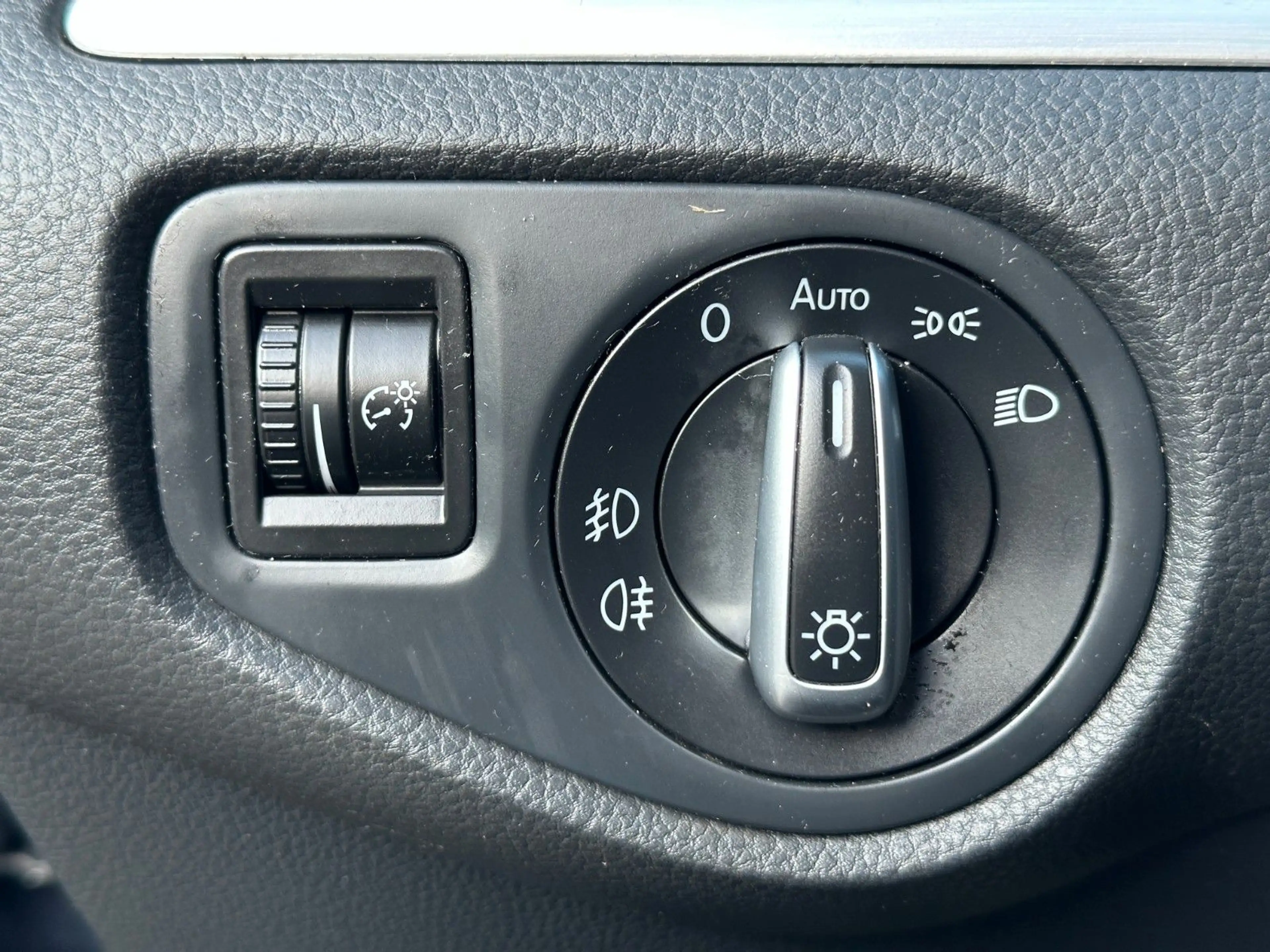 Volkswagen Sharan Highline BMT 7-SITZE AHK RFK SHZ LEDER — photo 23