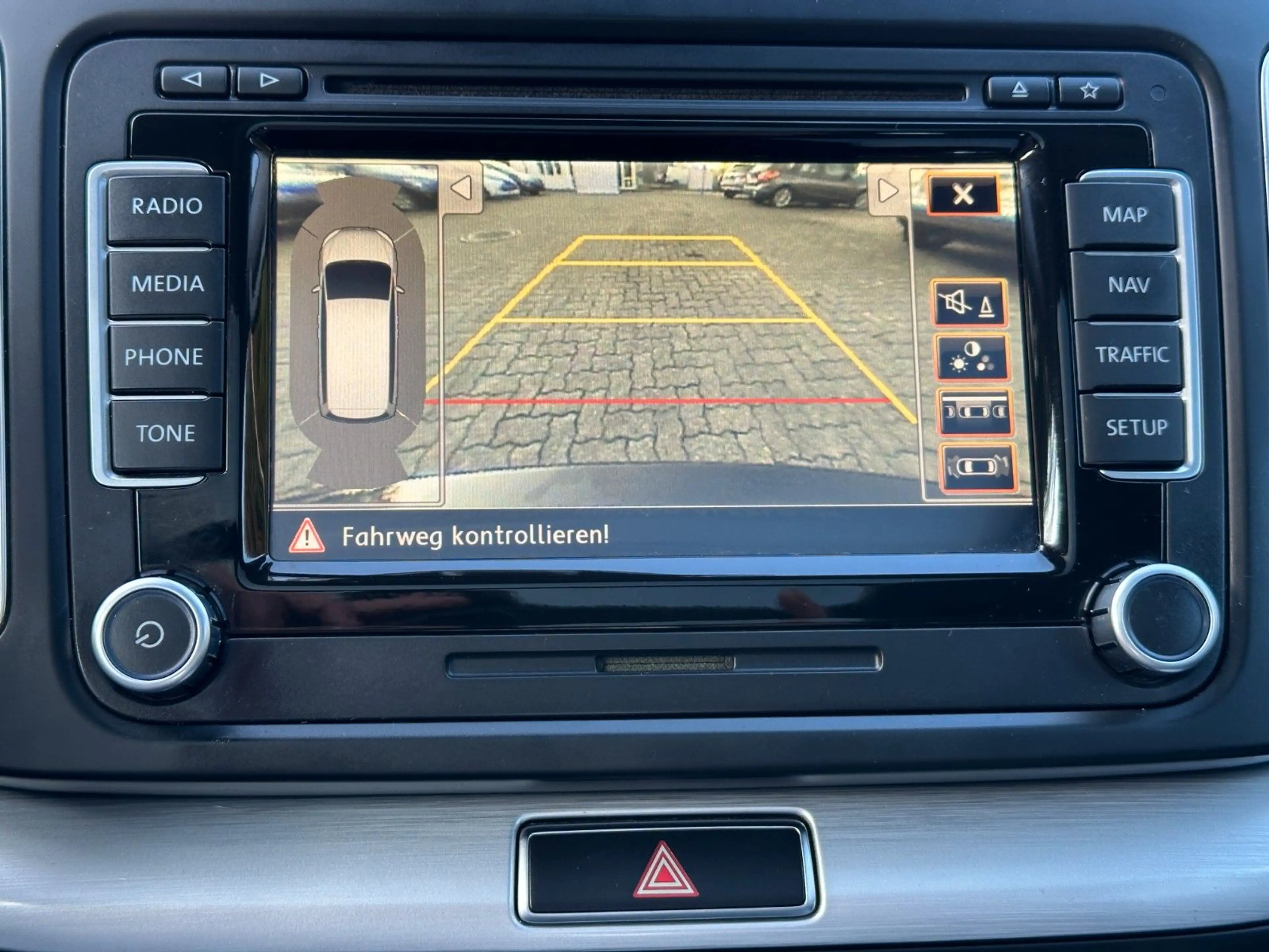 Volkswagen Sharan Highline BMT 7-SITZE AHK RFK SHZ LEDER — photo 18
