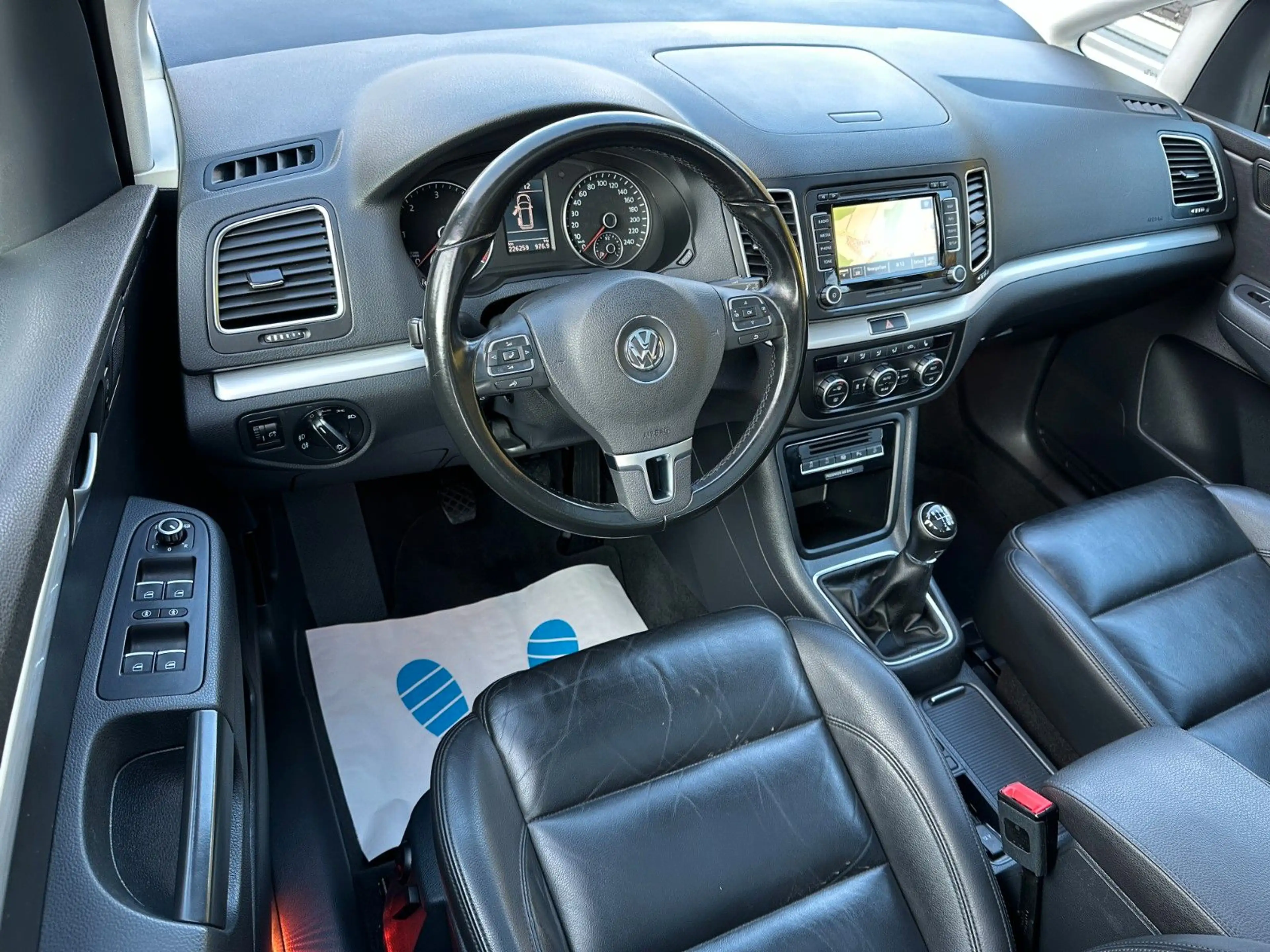 Volkswagen Sharan Highline BMT 7-SITZE AHK RFK SHZ LEDER — photo 9