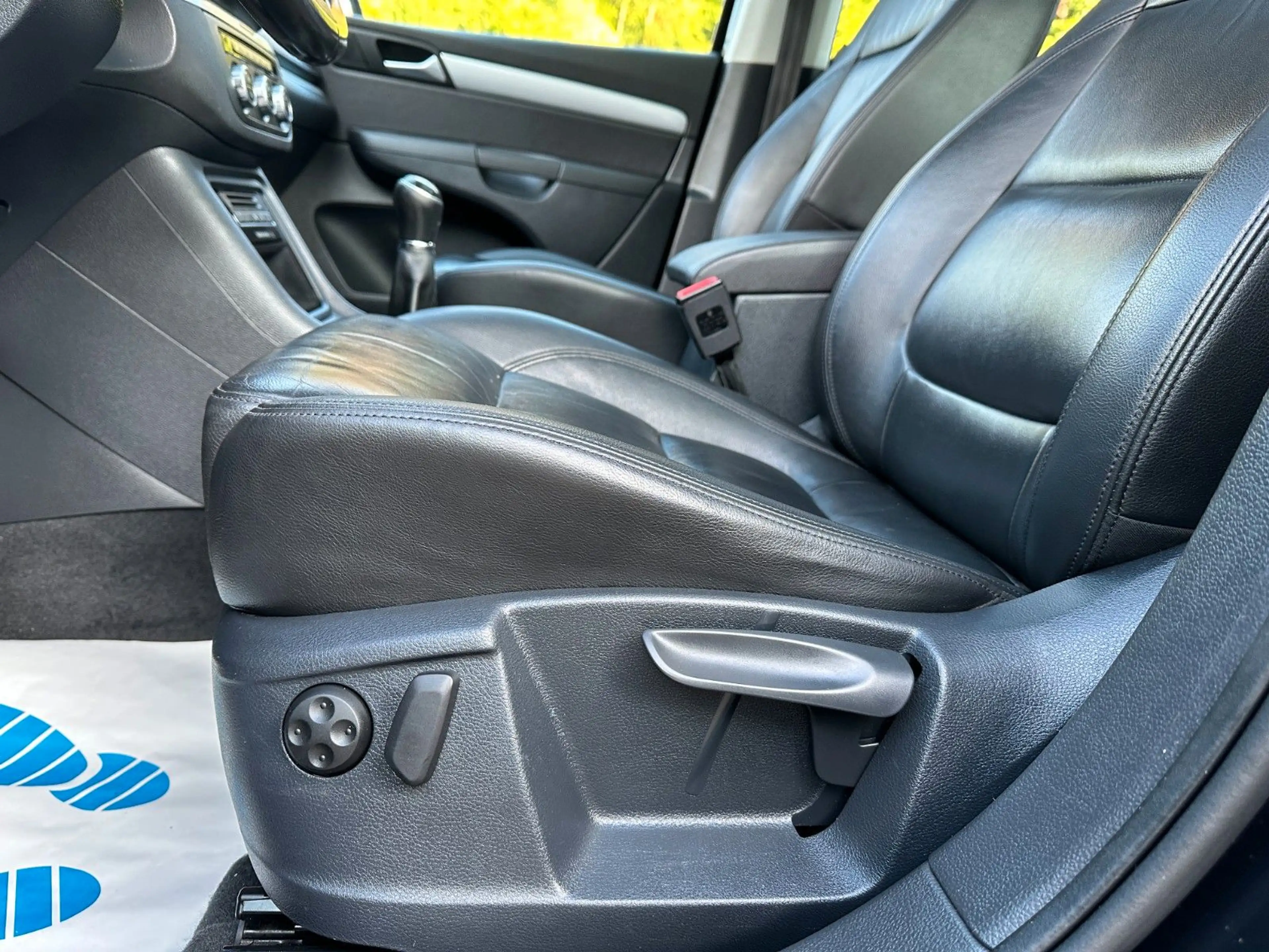 Volkswagen Sharan Highline BMT 7-SITZE AHK RFK SHZ LEDER — photo 14