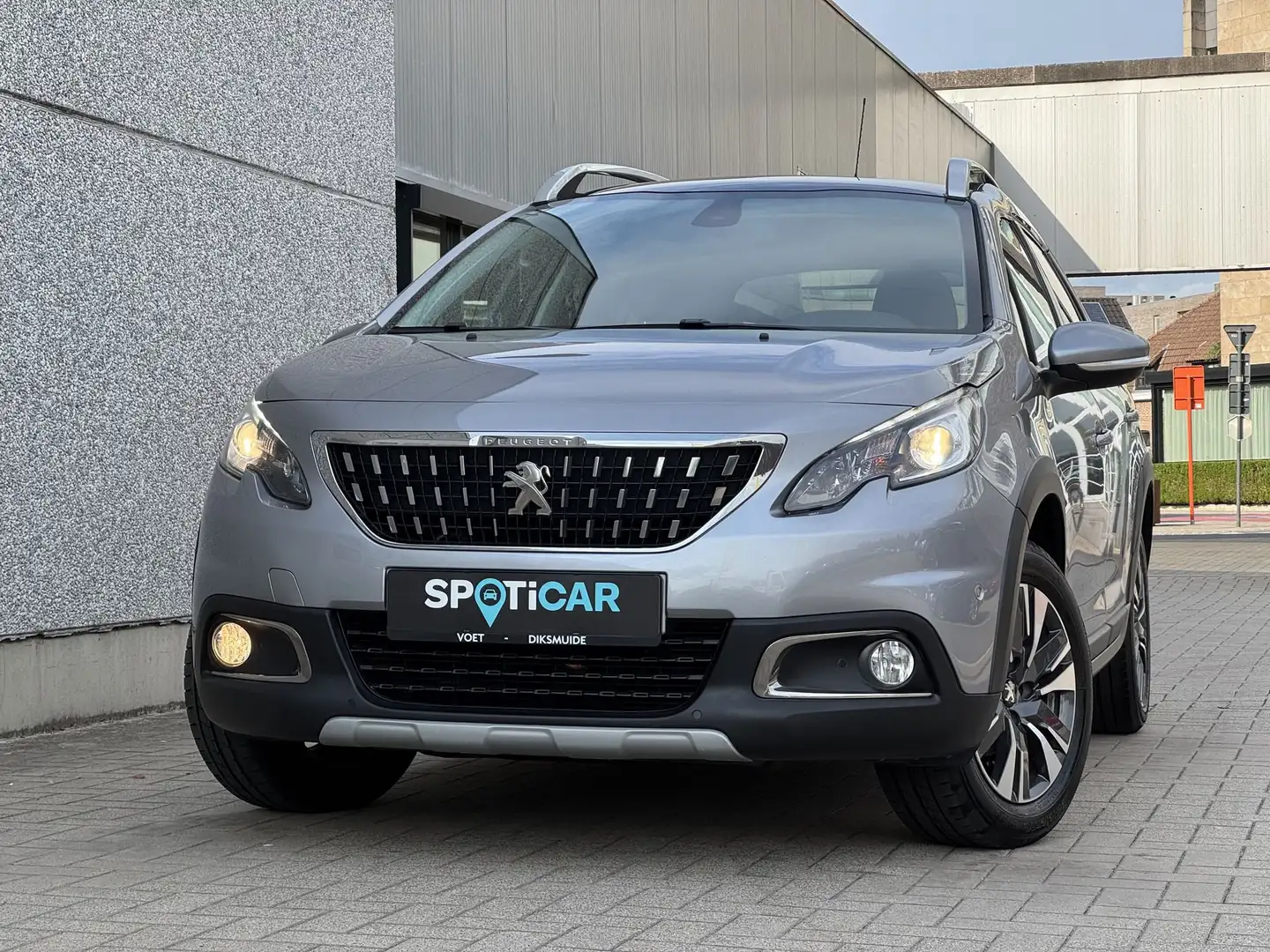 Peugeot 2008 1.6HDI 100PK ALLURE GPS/PANODAK/TREKHAAK/SET WINT Gris - 1