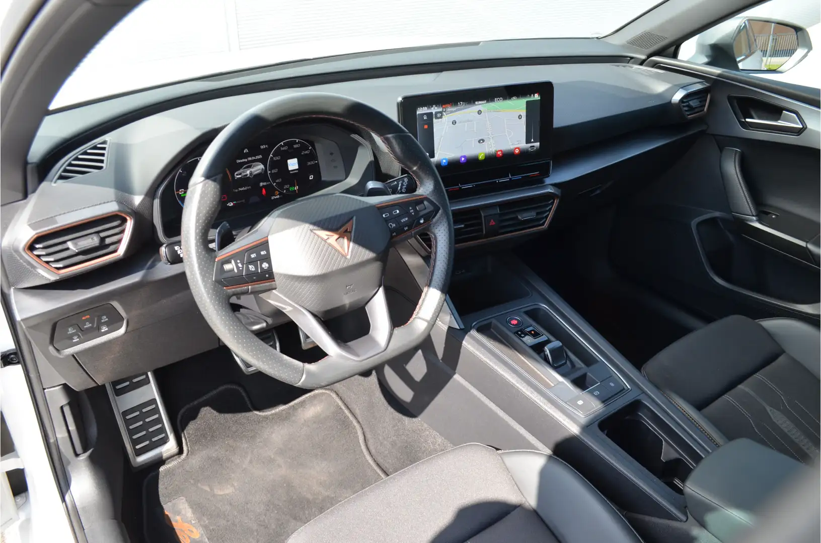 CUPRA Leon Sportstourer 1.4 E-HYBRID BUSINESS PLUG IN HYBRID Wit - 2