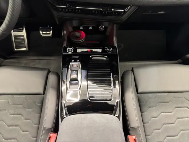 Audi A6 Avant view 13