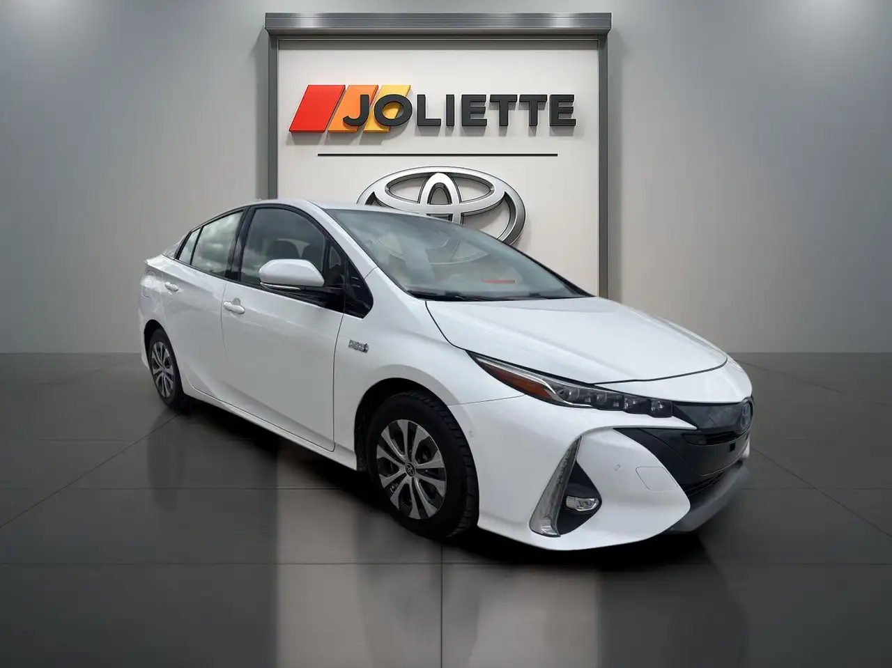 Toyota Prius Prime снимка Toyota Prius Prime