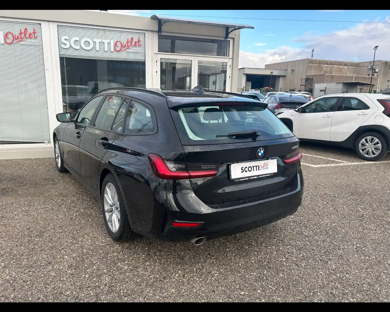 BMW 318 d mhev 48V Busin.Advantage auto Negro - 2
