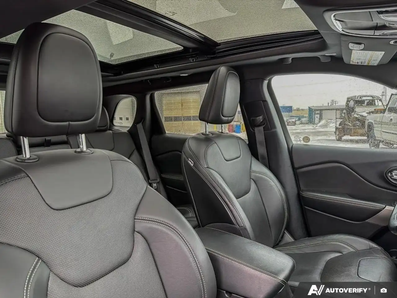 Jeep Cherokee снимка Jeep Cherokee