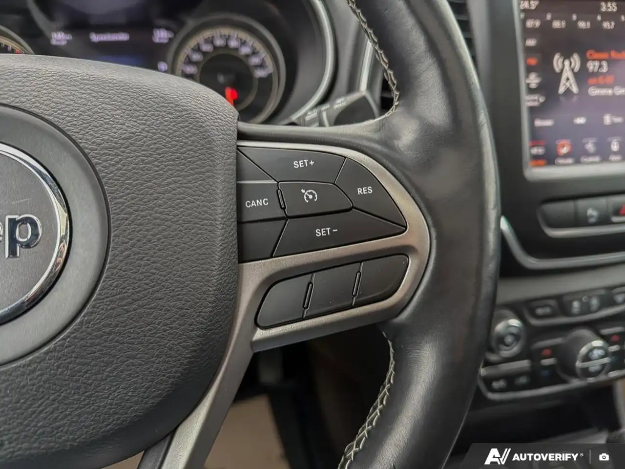 Jeep Cherokee снимка Jeep Cherokee