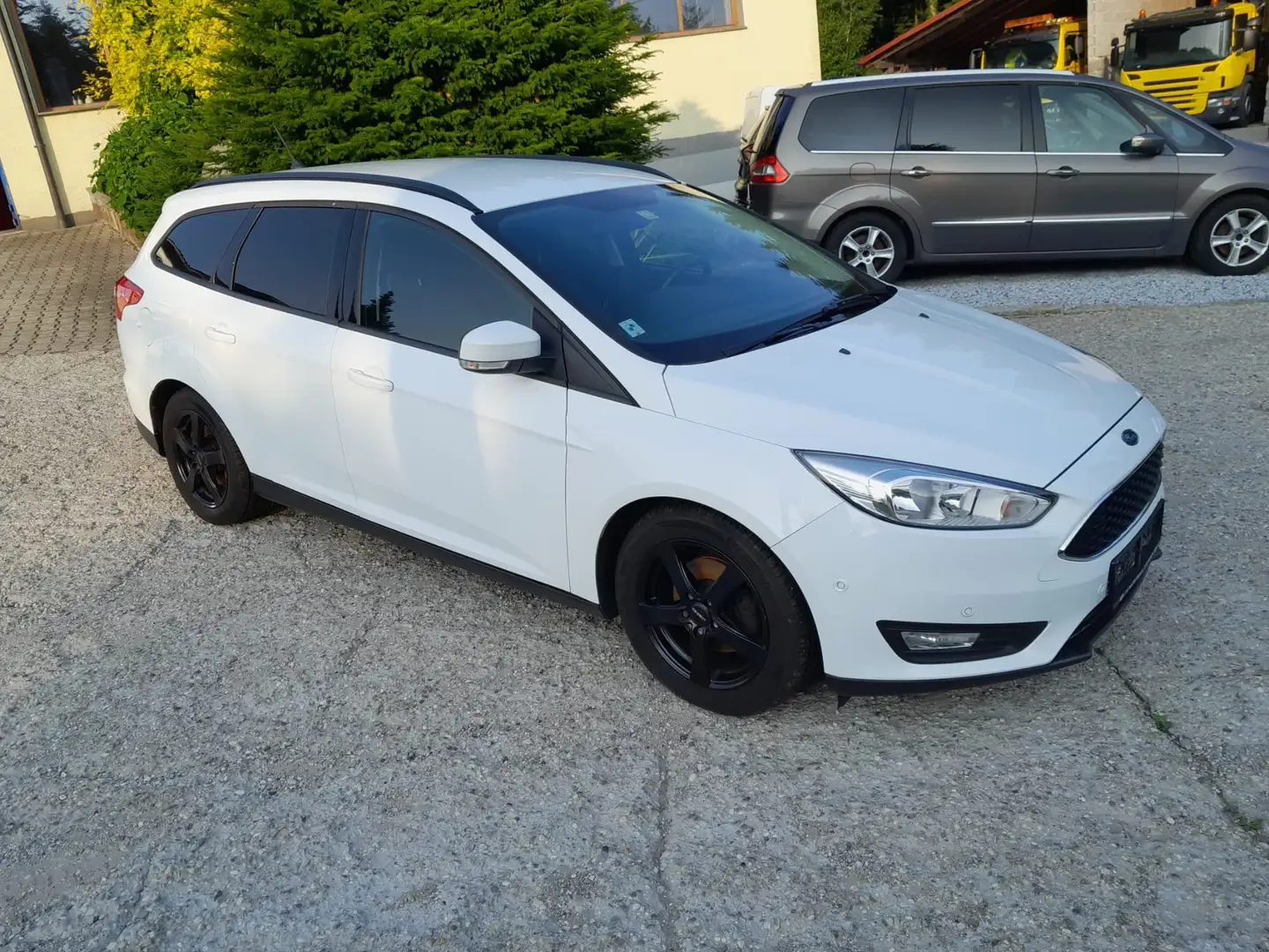 Ford Focus Kombi Business - Winterpaket & NAVI Blanc - 2