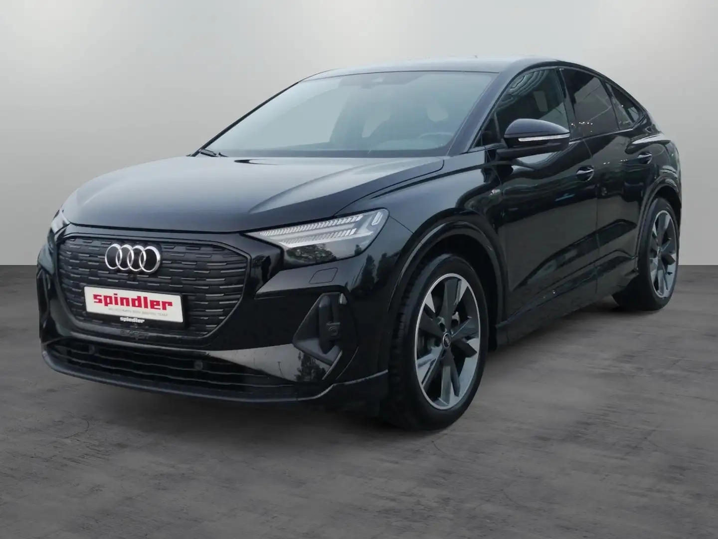 Audi Q4 e-tron S-Line Navi+ Matrix RFK Soun Schwarz - 2