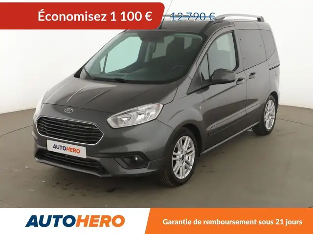 Ford Tourneo Courier 1.0 EcoBoost Titanium