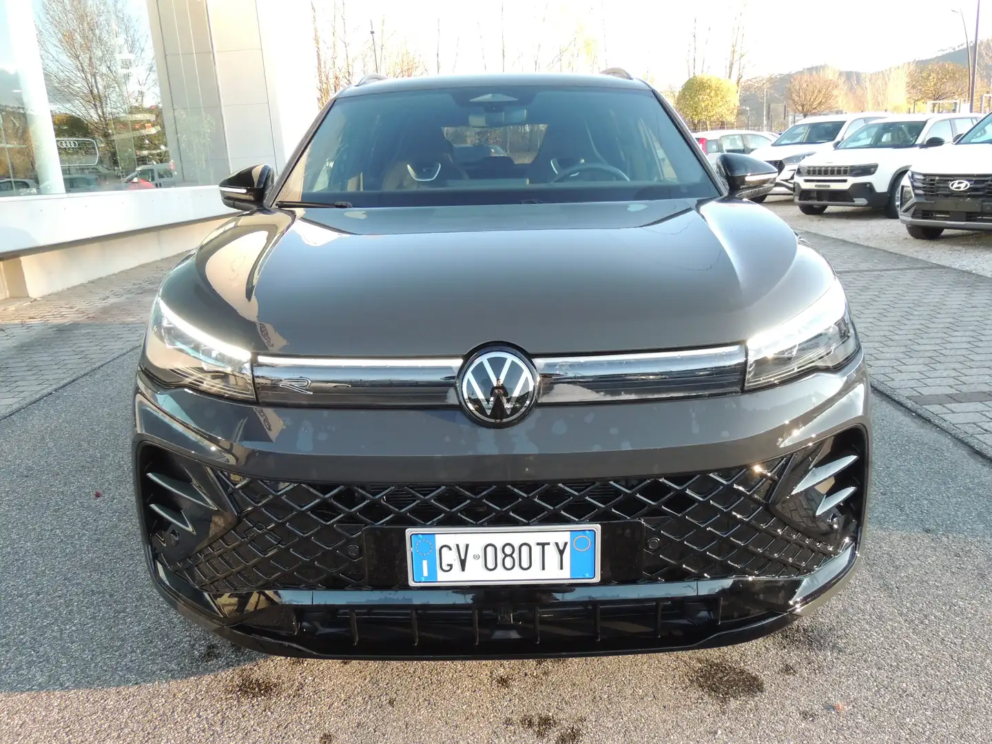 Volkswagen Tiguan Tiguan 2.0 tdi R-Line Plus 4motion 193cv dsg Grijs - 2