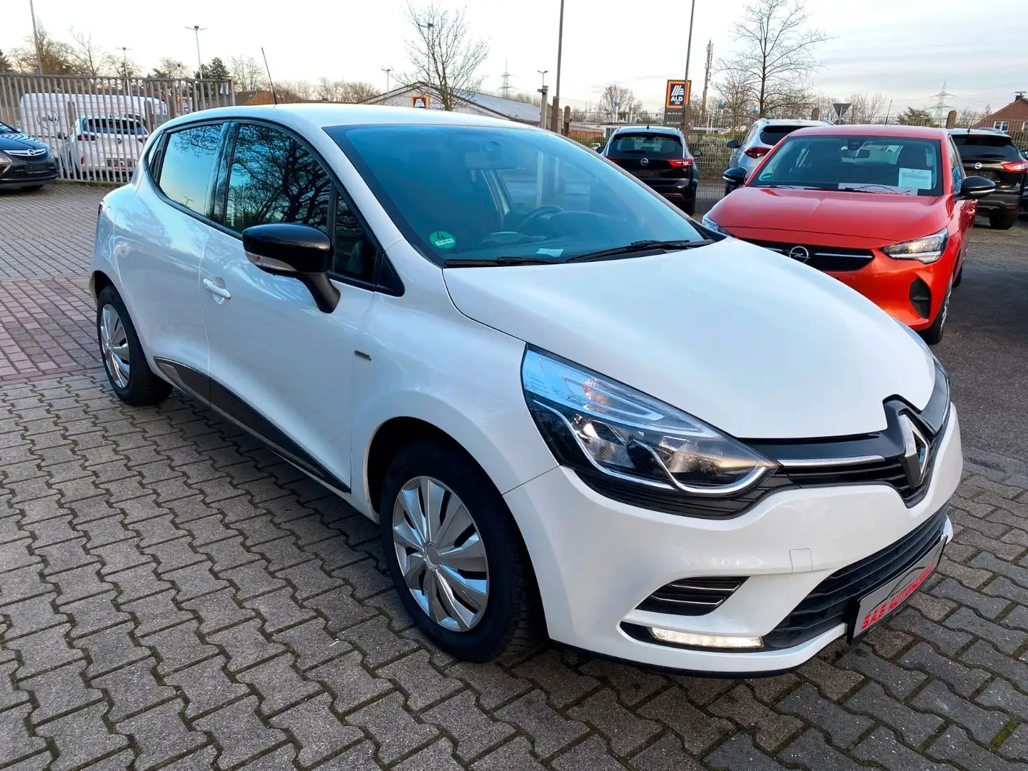 Renault Clio IV Limited/ 1 A Zustand /1 Hand White - 1