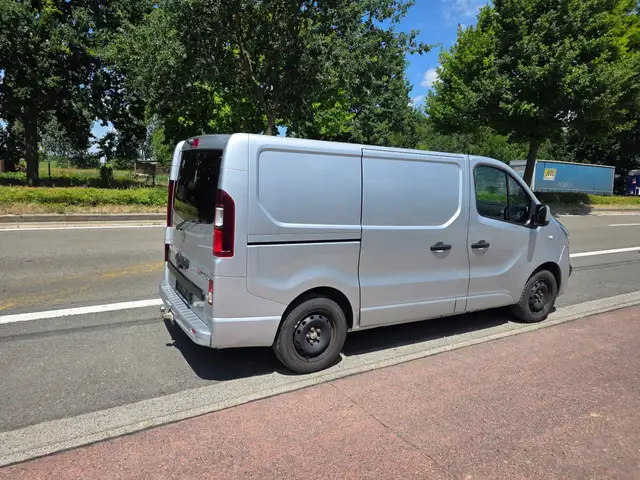 Opel Vivaro view 7