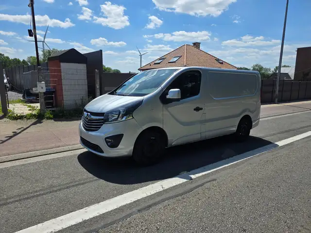 Opel Vivaro view 3