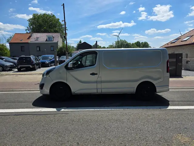 Opel Vivaro view 4