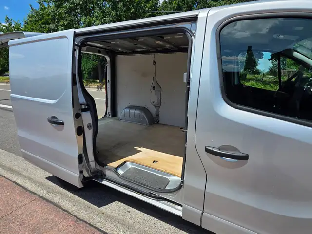 Opel Vivaro view 10