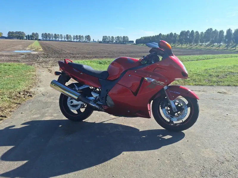 Honda CBR 1100 - foto 6